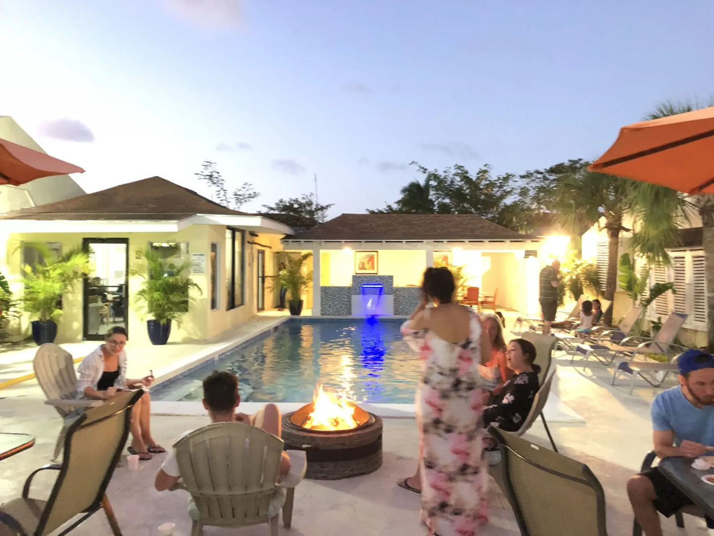 The Colony Club Inn & Suites