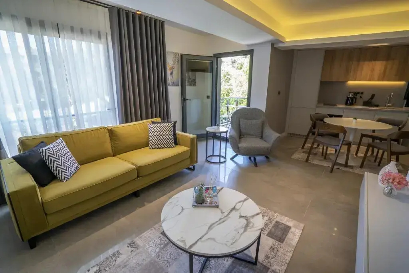 Ayayorgi̇ Homes & Hotels