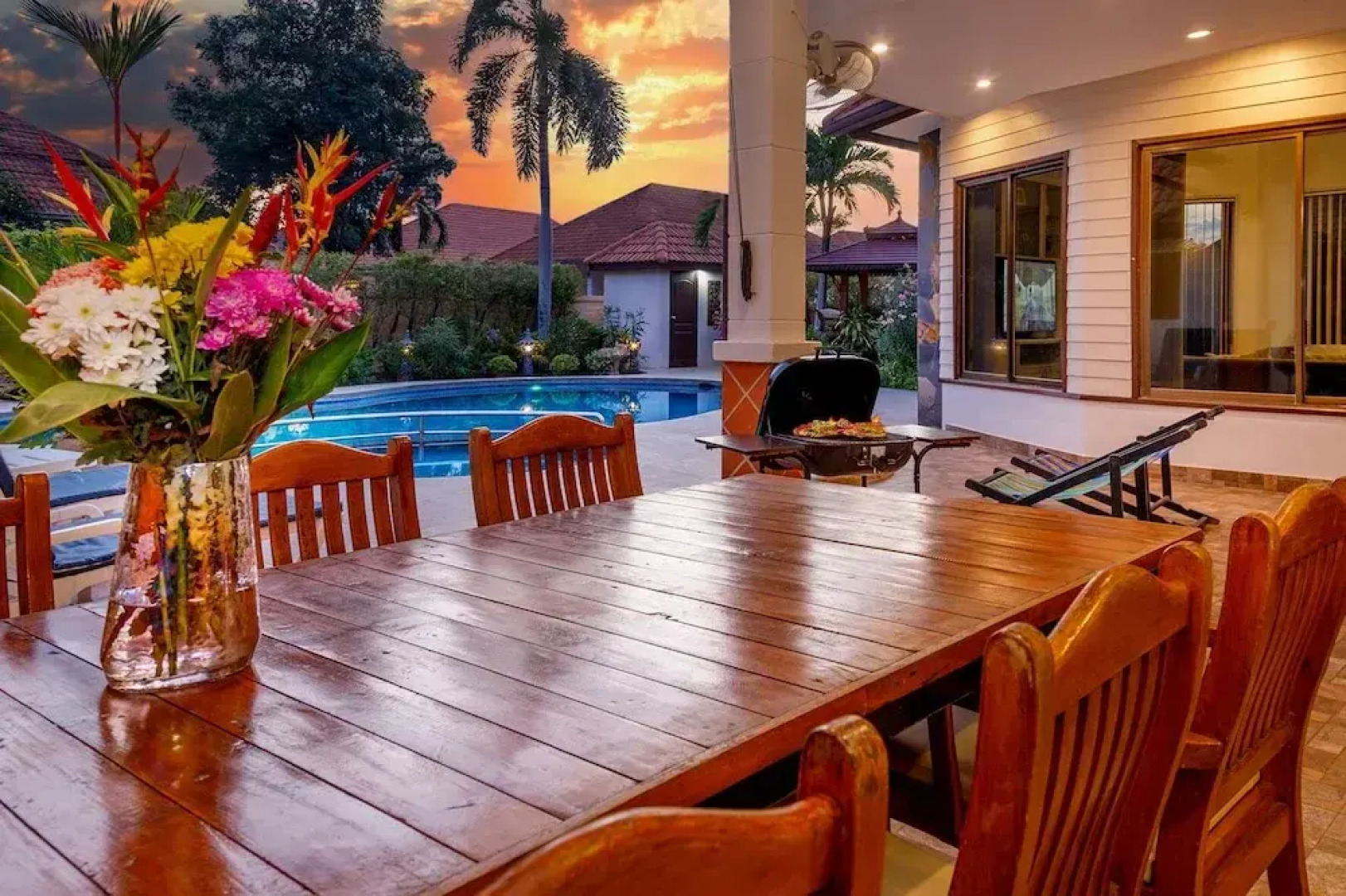 Pattaya Hill, Near the City and Beach