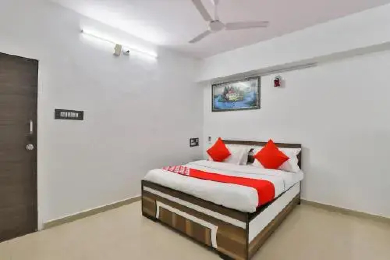Oyo 25054 Hotel Day Night Stay