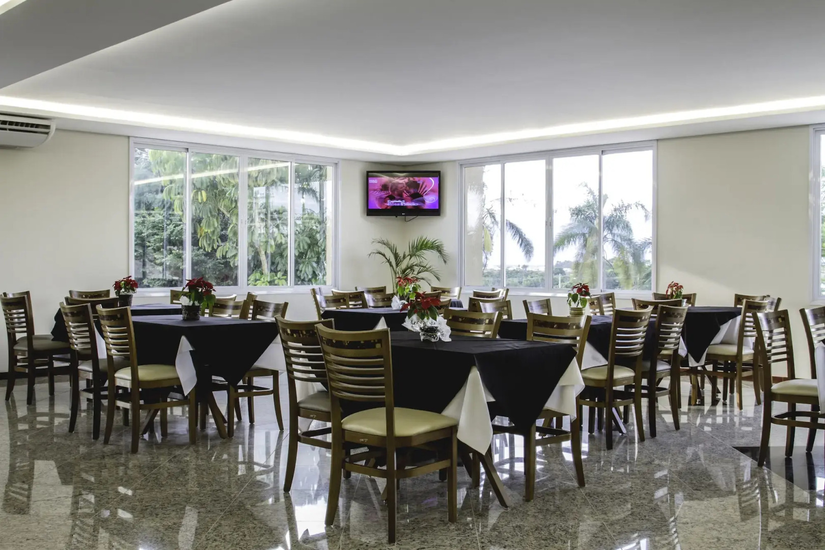 Colonial Plaza Hotel