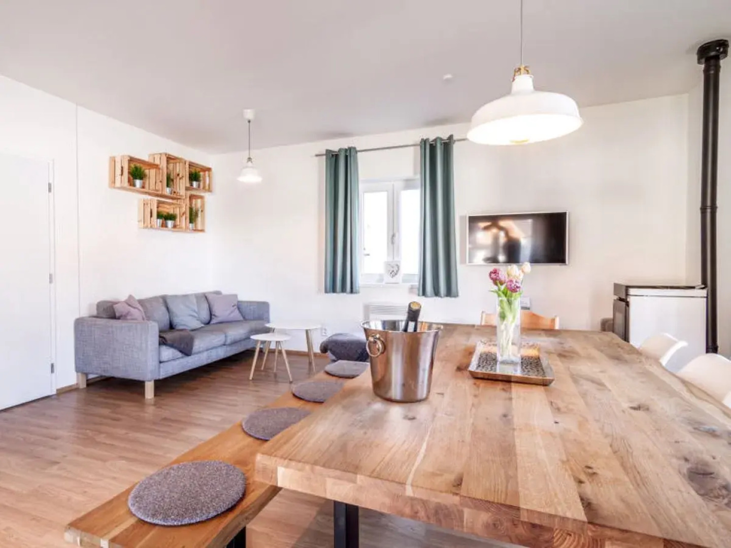 Lakeside Village 40382