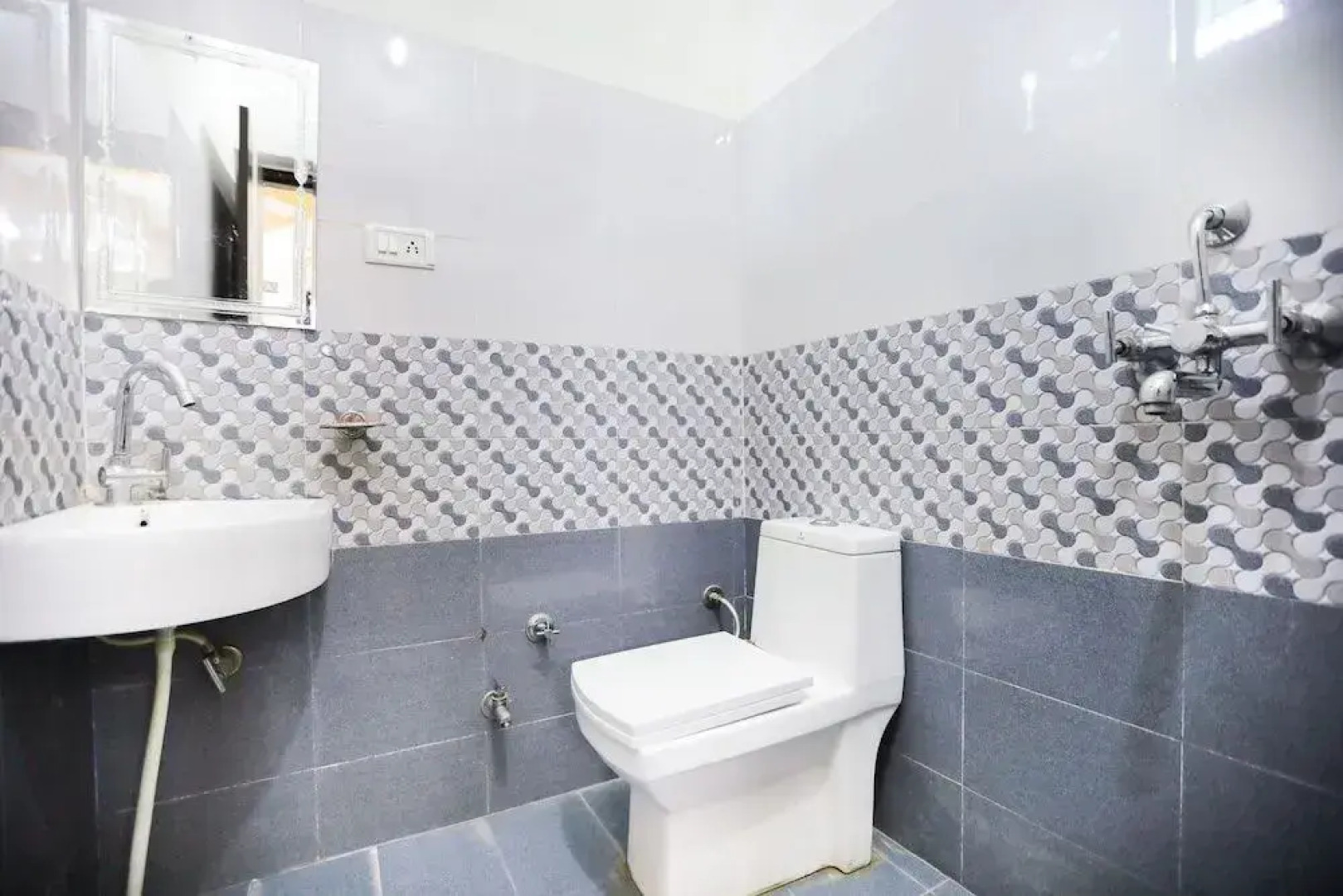 Oyo 47099 Azad Garden