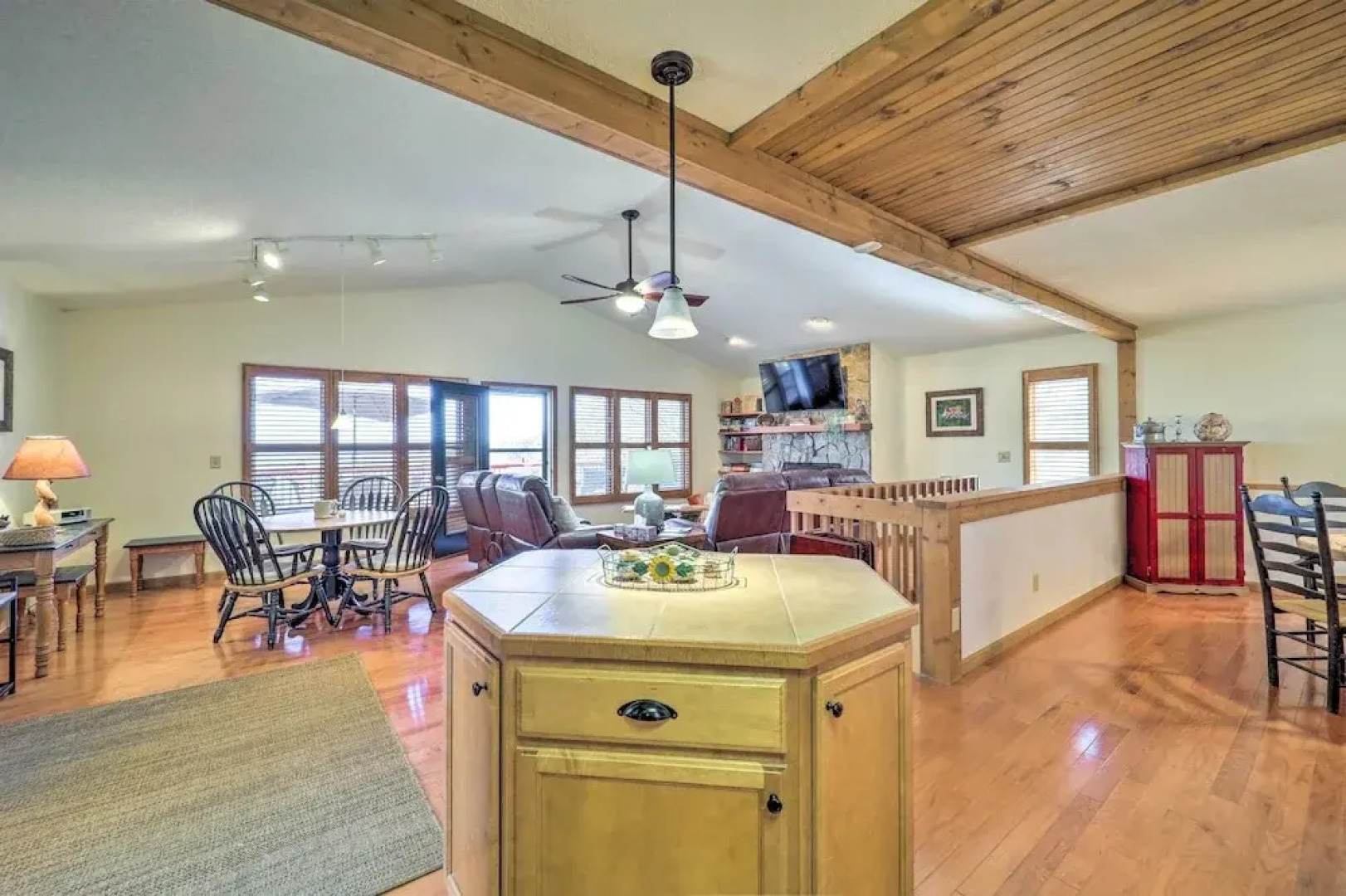 Near Beech Mountain: Crimson Cabin w/ Views