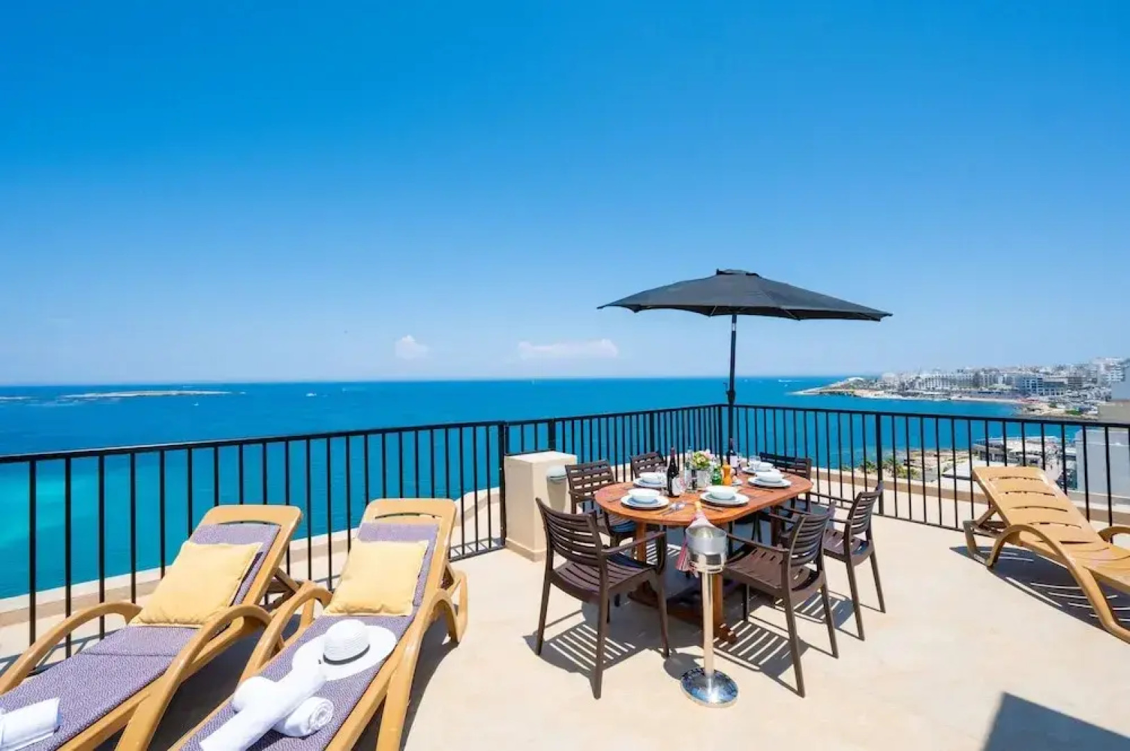 Islet Seafront Penthouse with Hot tub