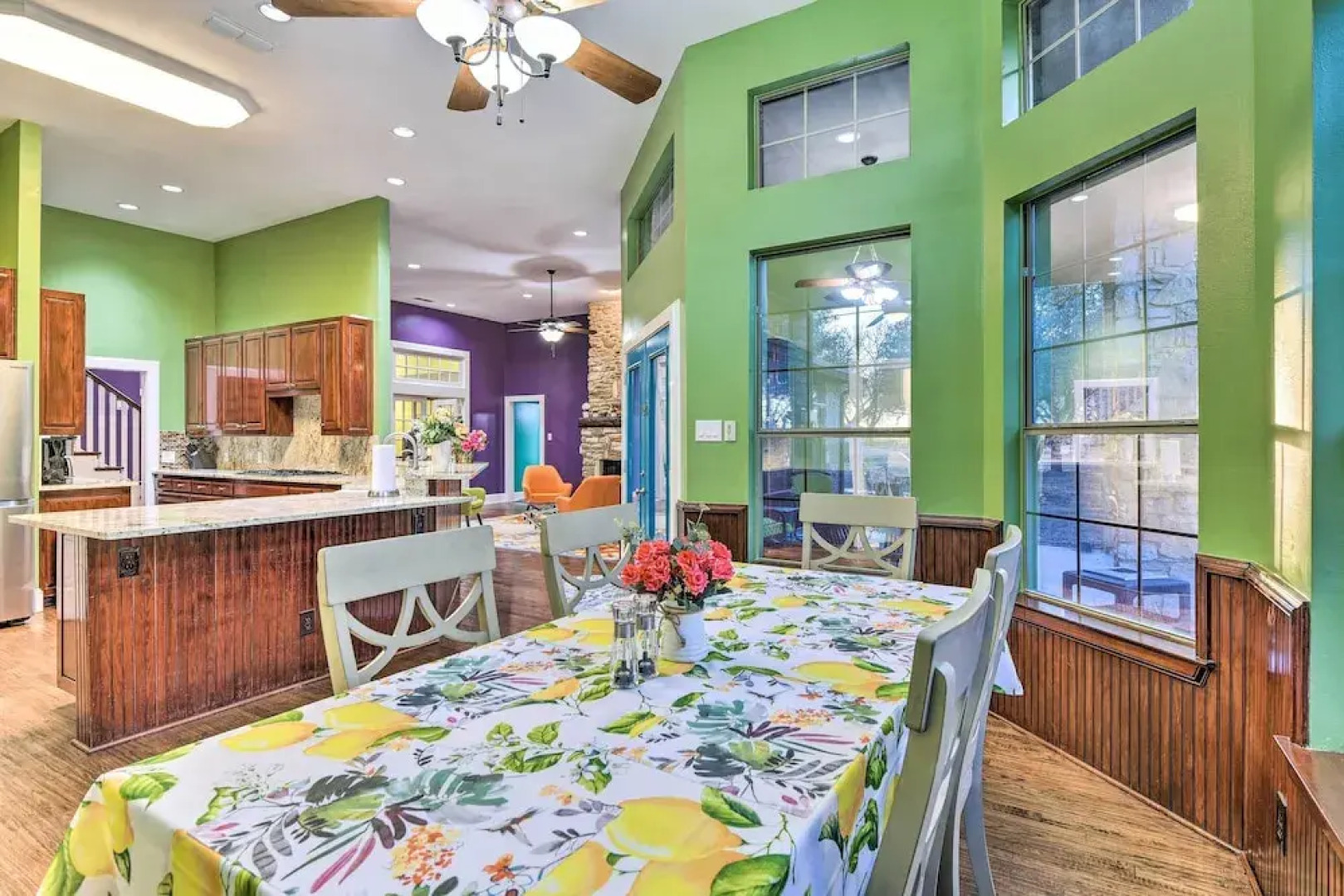 Private Pool: Spacious & Vibrant Argyle Villa!