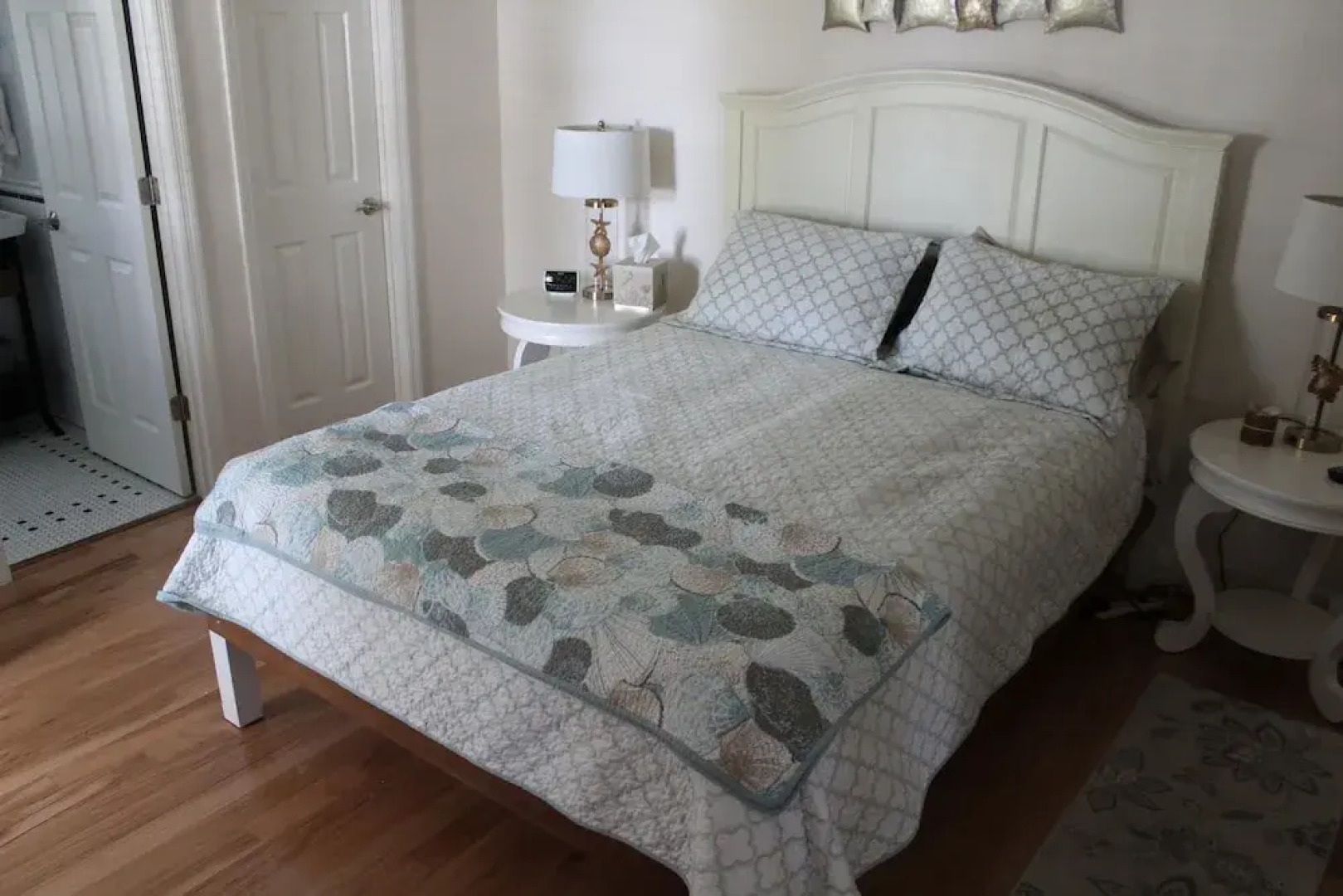 Beautiful Riverfront Home - Three Bedroom Home