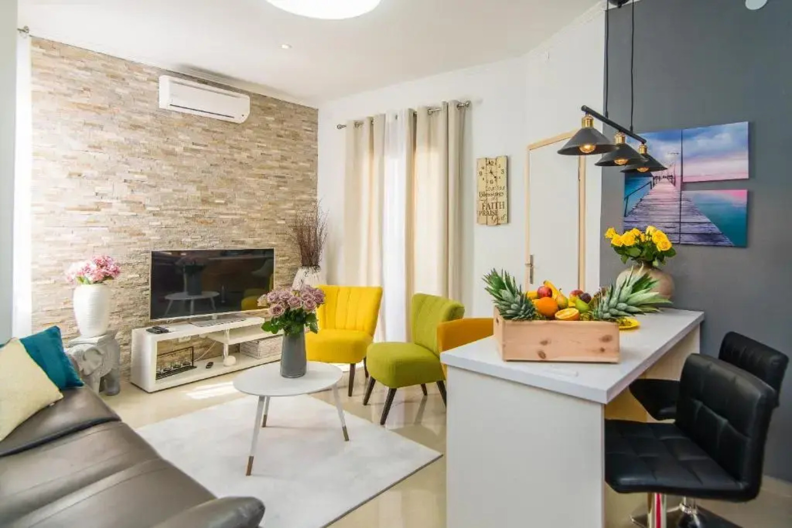 Charming house on the beach and Deluxe Apartment