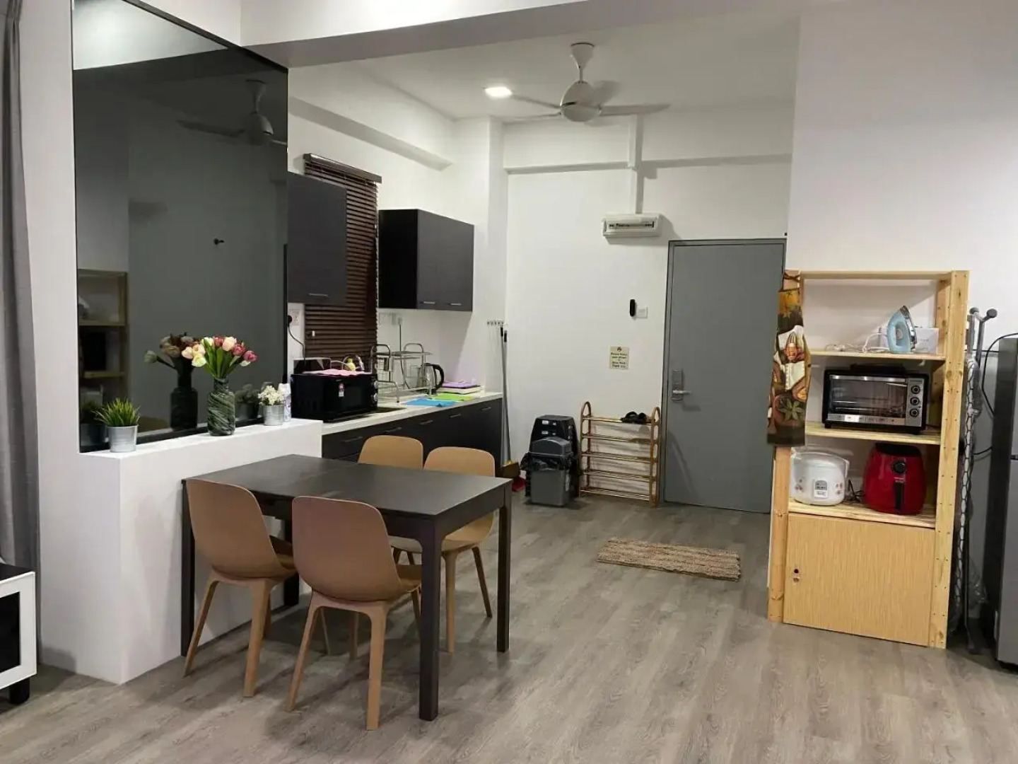 2 bedrooms surrounding natural View and pool