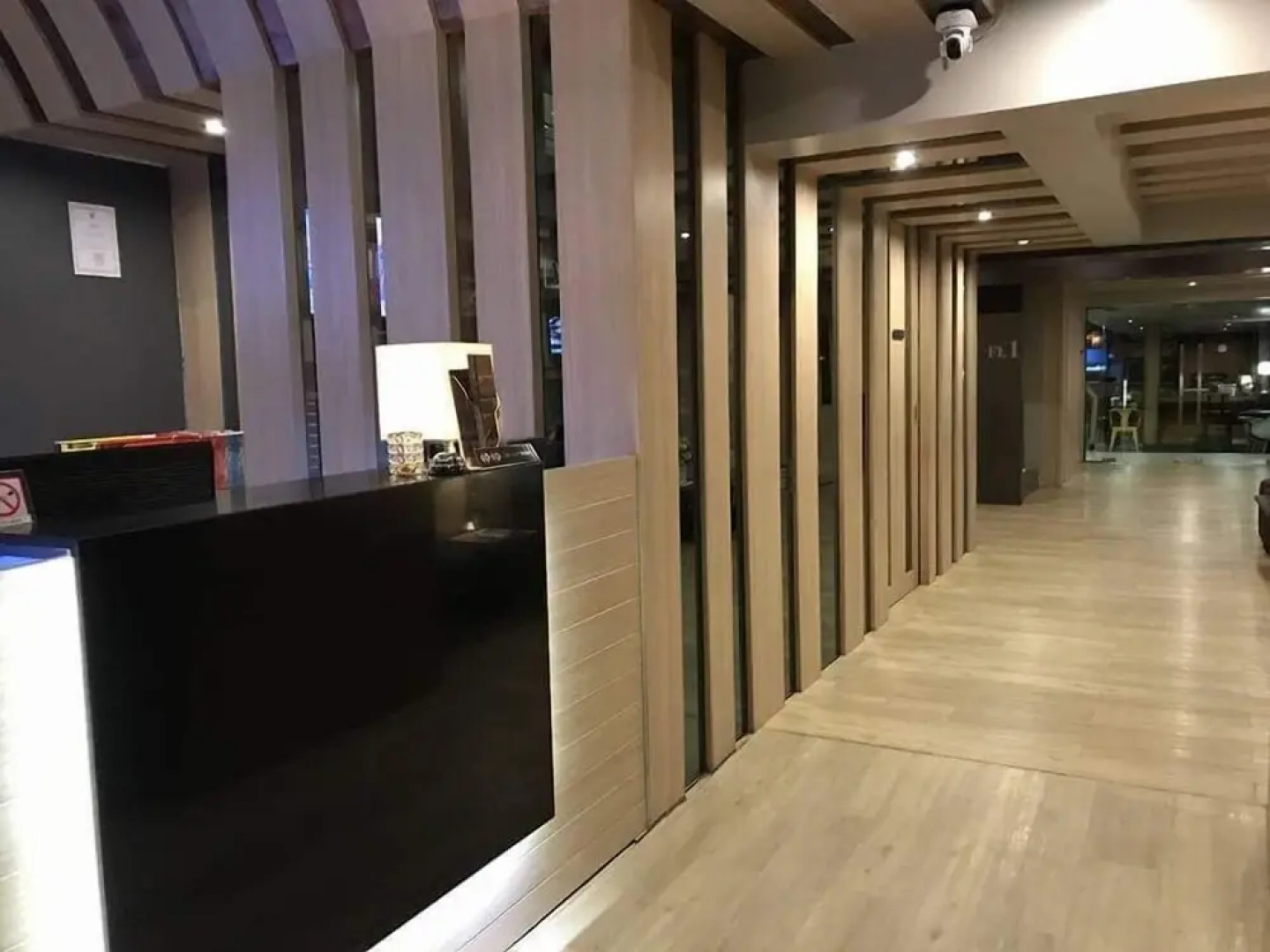 RedDoorz Premium Coco Hotel