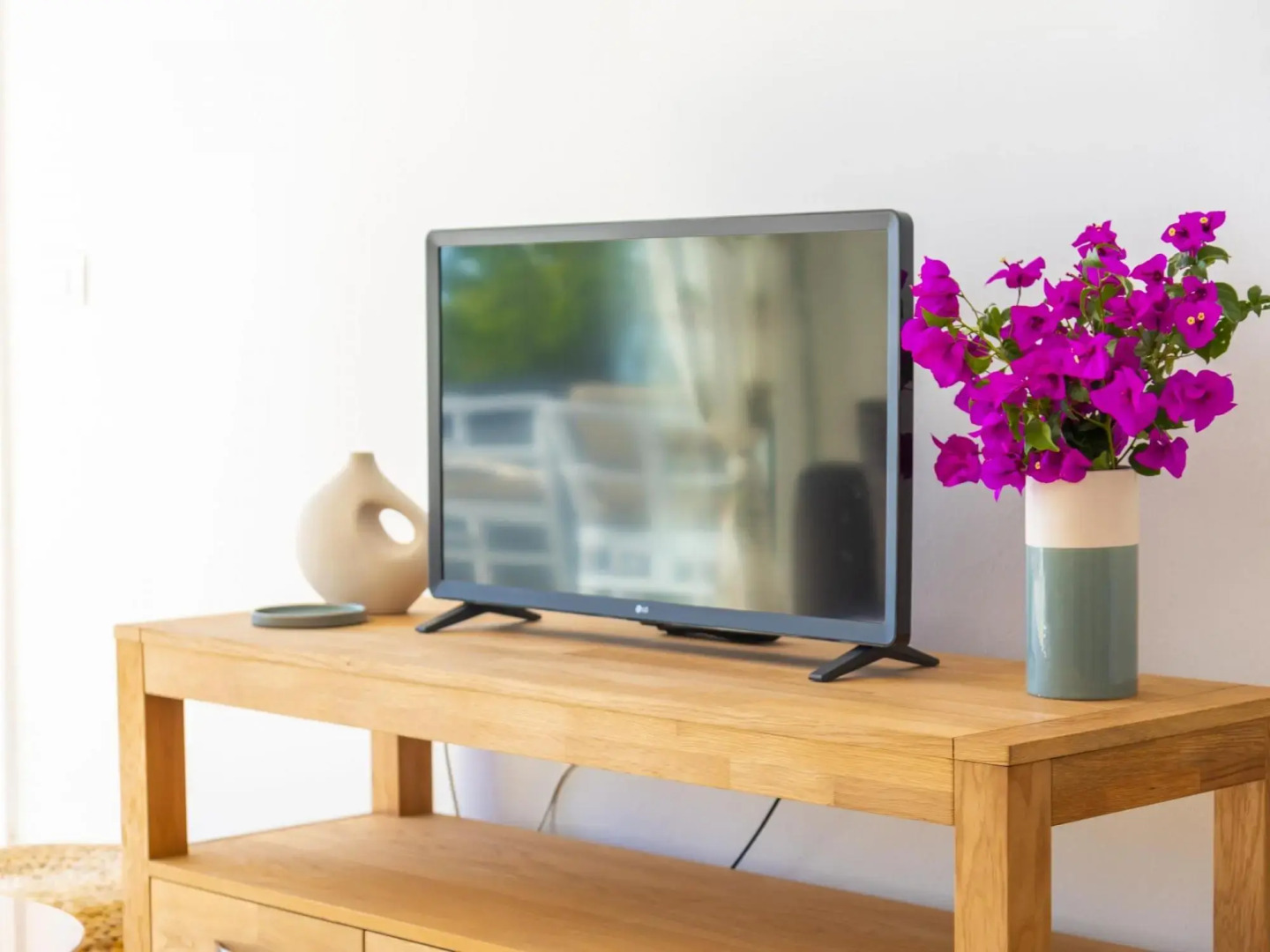 Beach apartment with terrace and private parking