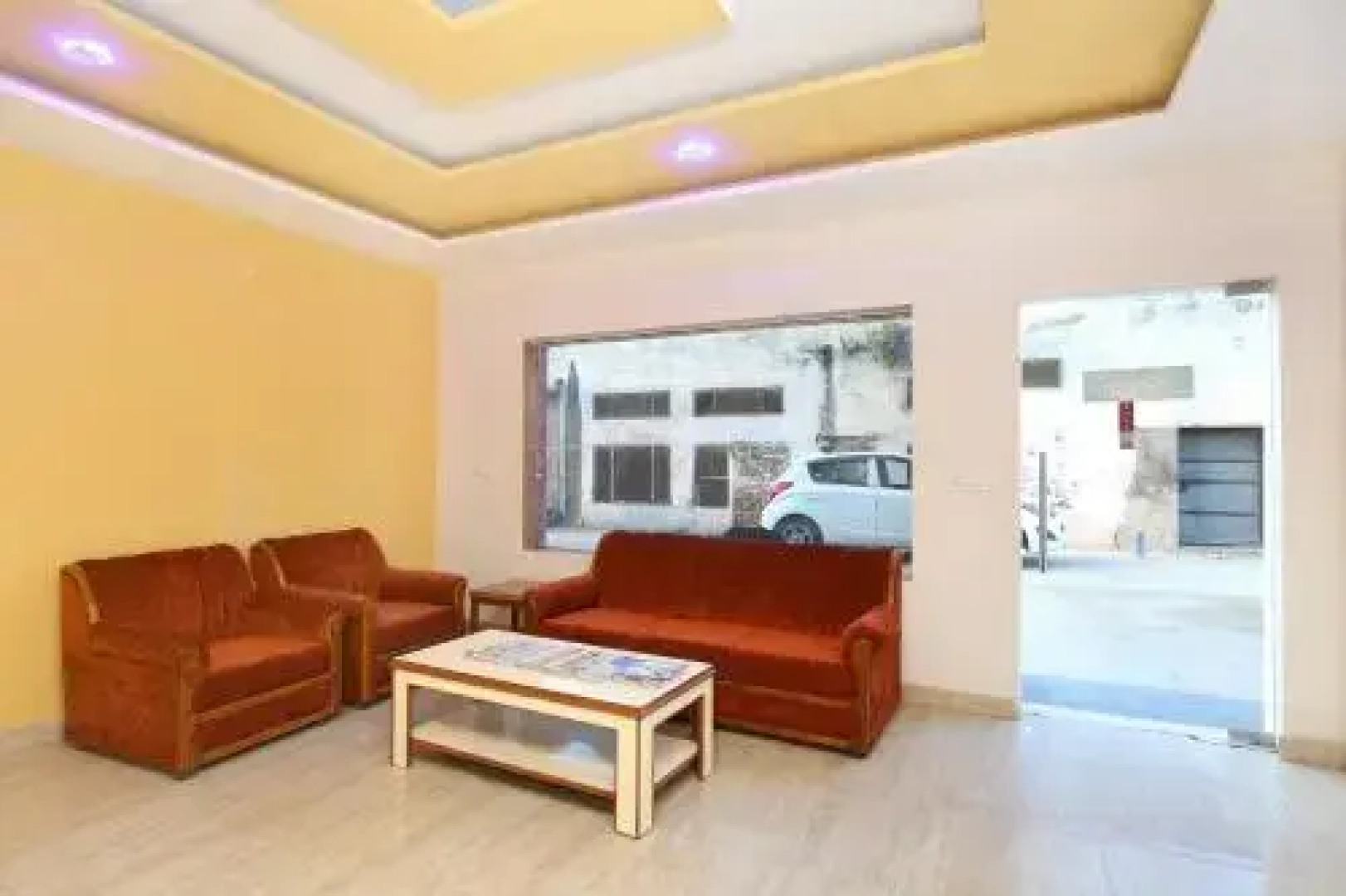OYO 22238 Hotel Baaz