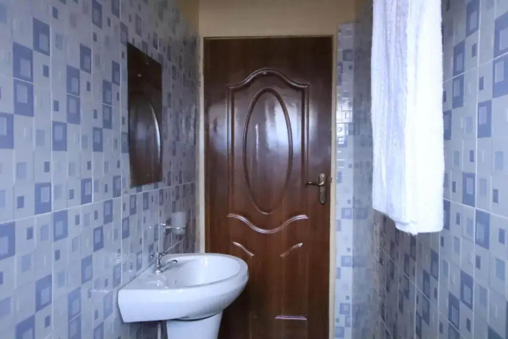 Stay.Plus Ebony Mara House