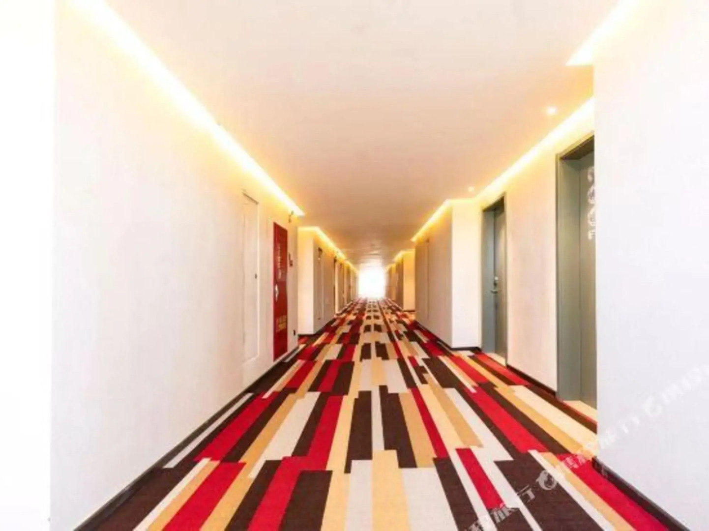 Ibis Hotel (Changji Jianshe Road Snack Street)