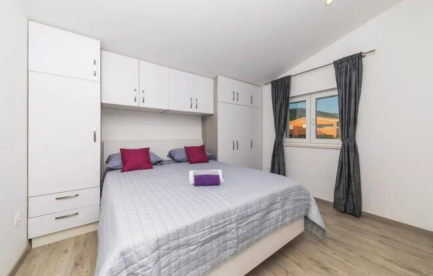 Beautiful Apartment in Kastel Stari With 4 Bedrooms, Wifi and Outdoor Swimming Pool