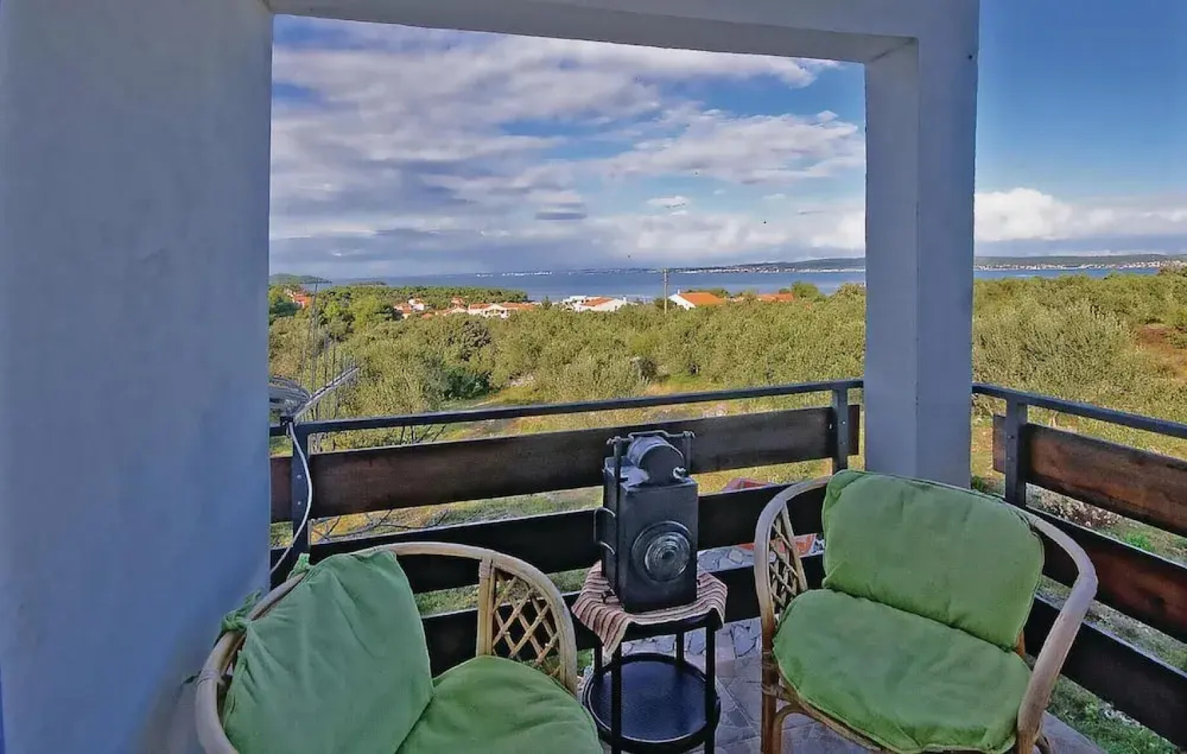 Stunning Home in Zdrelac With Wifi and 4 Bedrooms