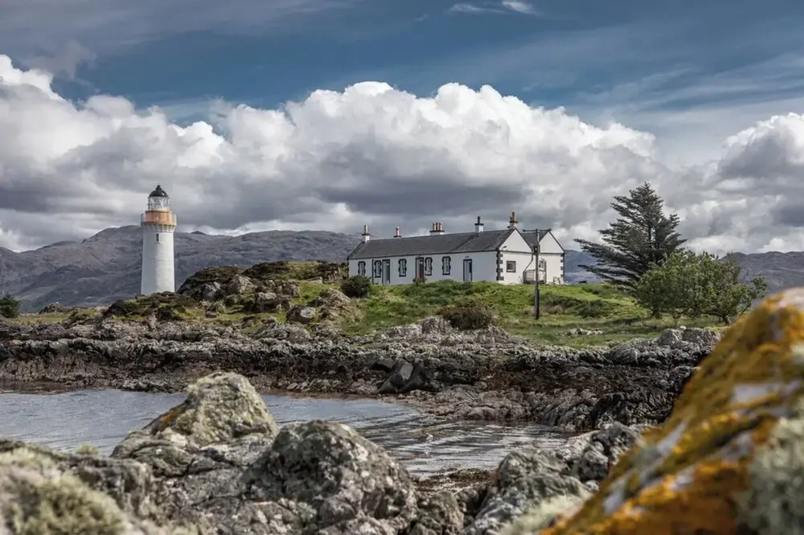 Eilean Sionnach Lighthouse Cottage