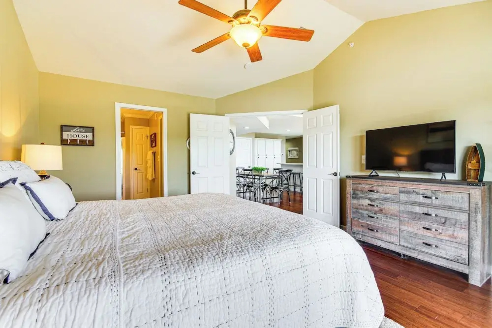 On-site Lake of the Ozarks Access: Camdenton Condo