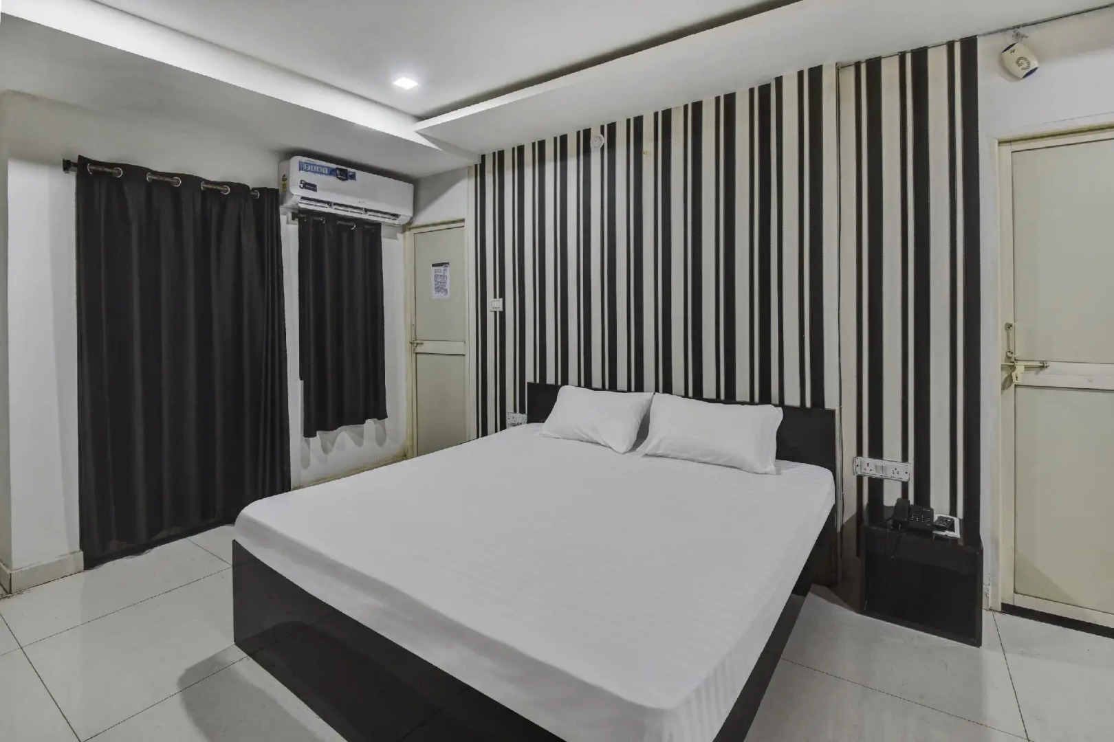 OYO 82390 Vr Guest House