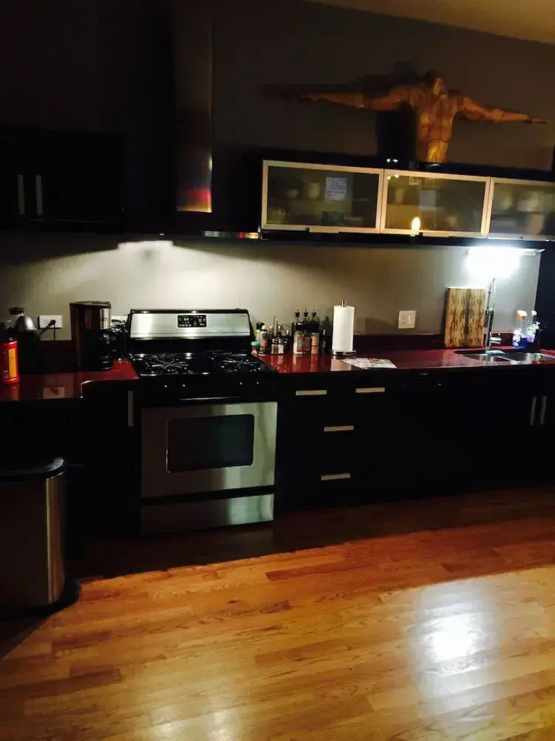 House 5863 - Chicago Bed and Breakfast