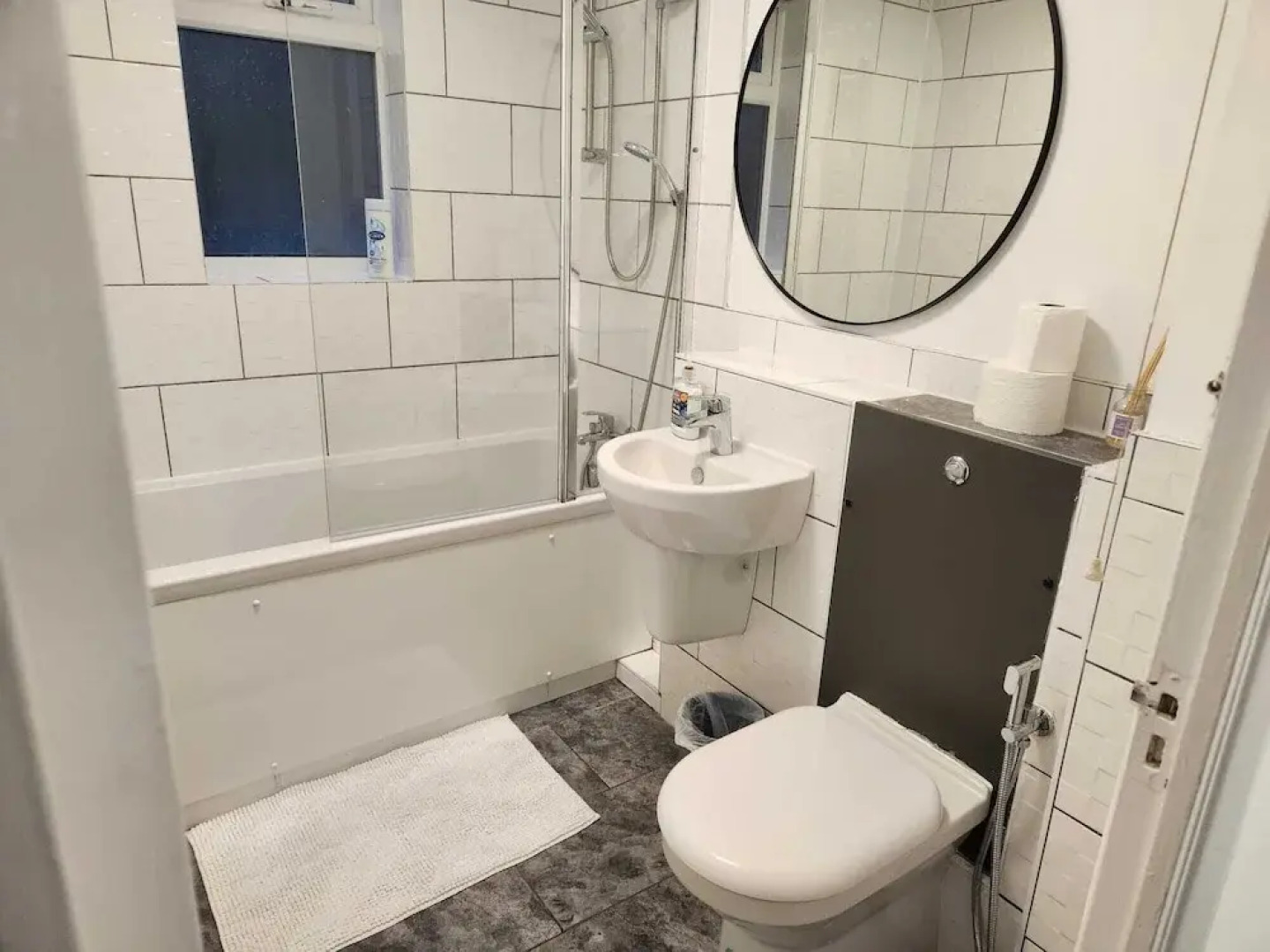 Grays Apartment With City Views Lakeside Shopping