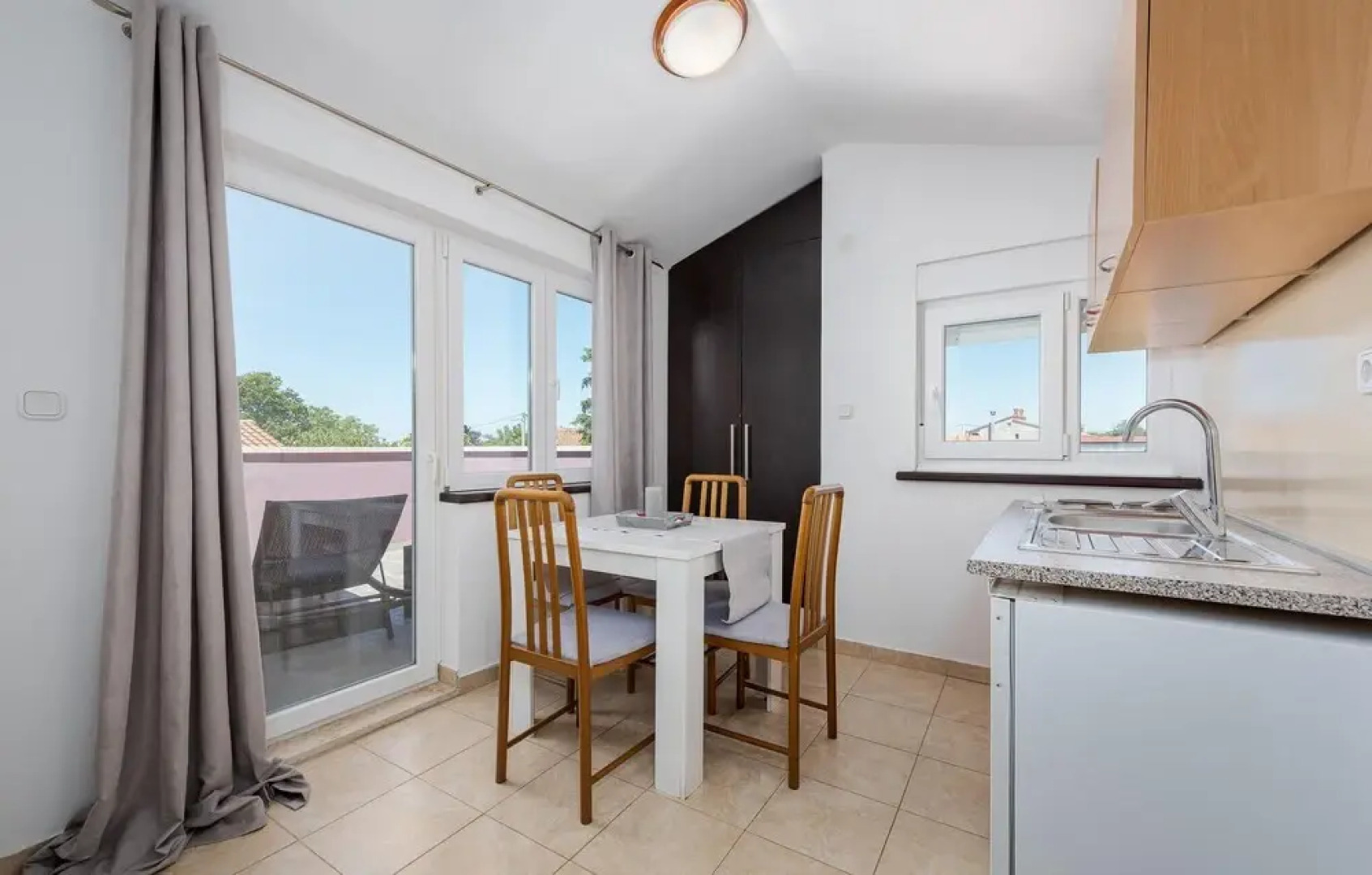 Stunning Home in Perci With Wifi and 5 Bedrooms