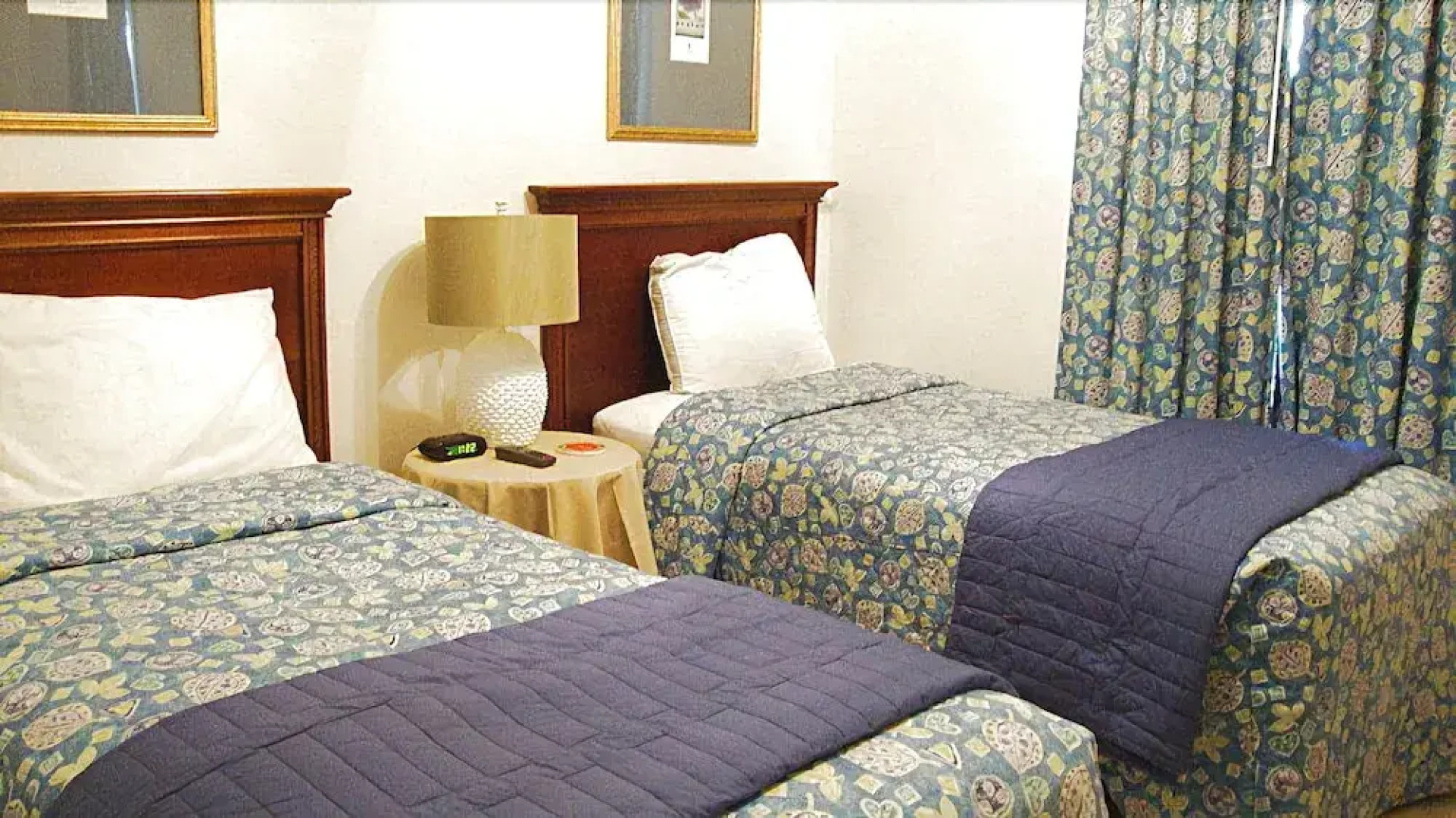 Wedgewood 511 2 Br condo by RedAwning