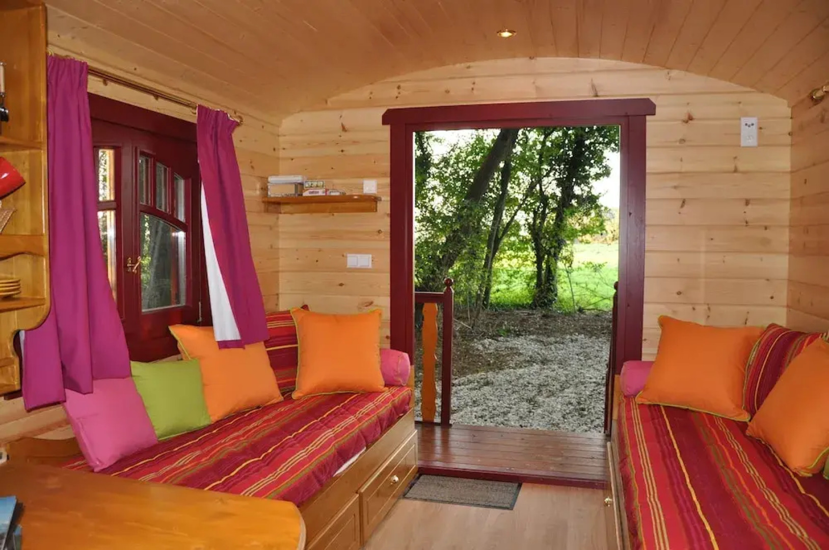 Gite Insolite "La Roulotte des Elfes", Au Milieu de Nulle Part