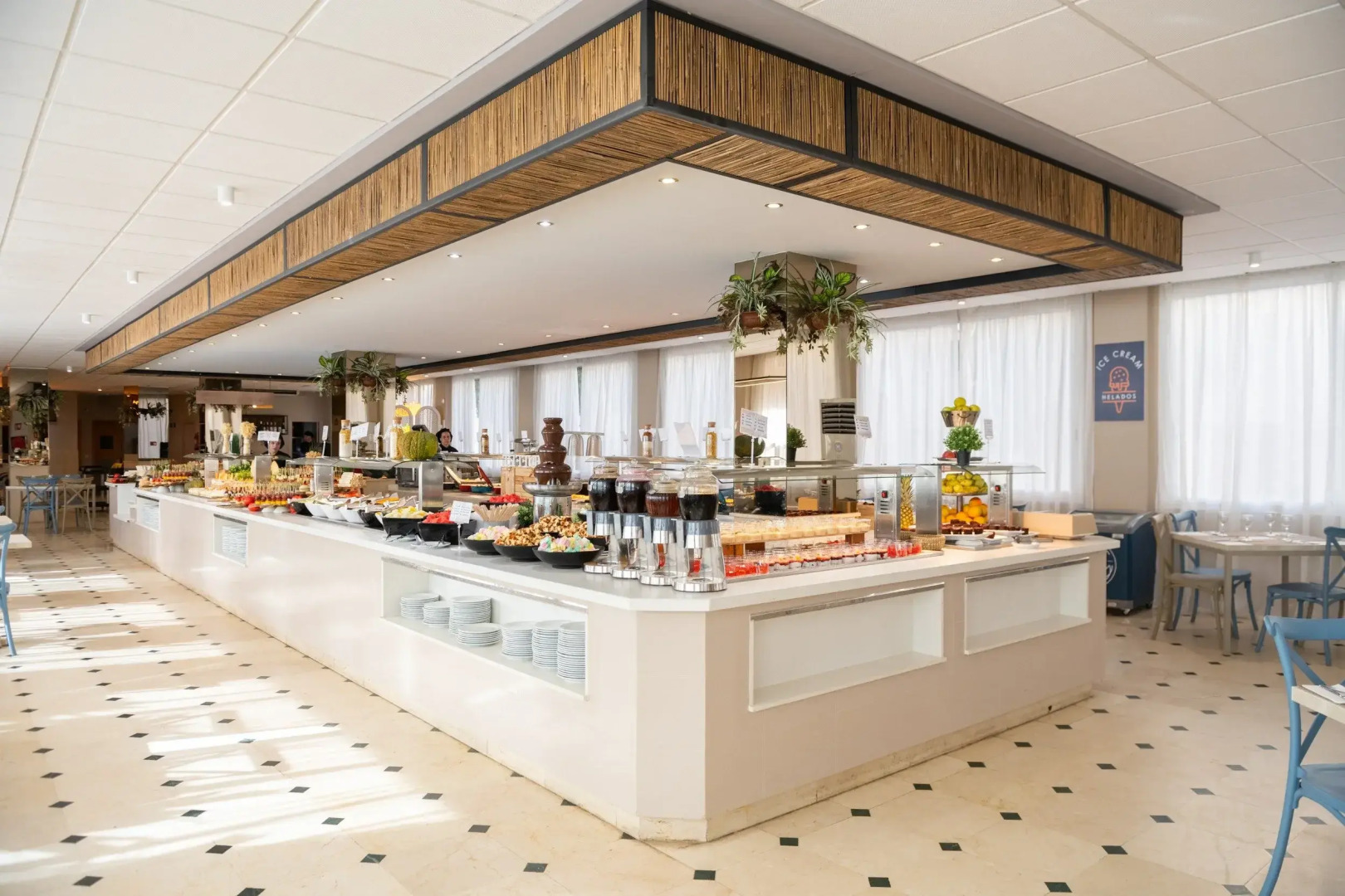 Hotel Parasol by Dorobe