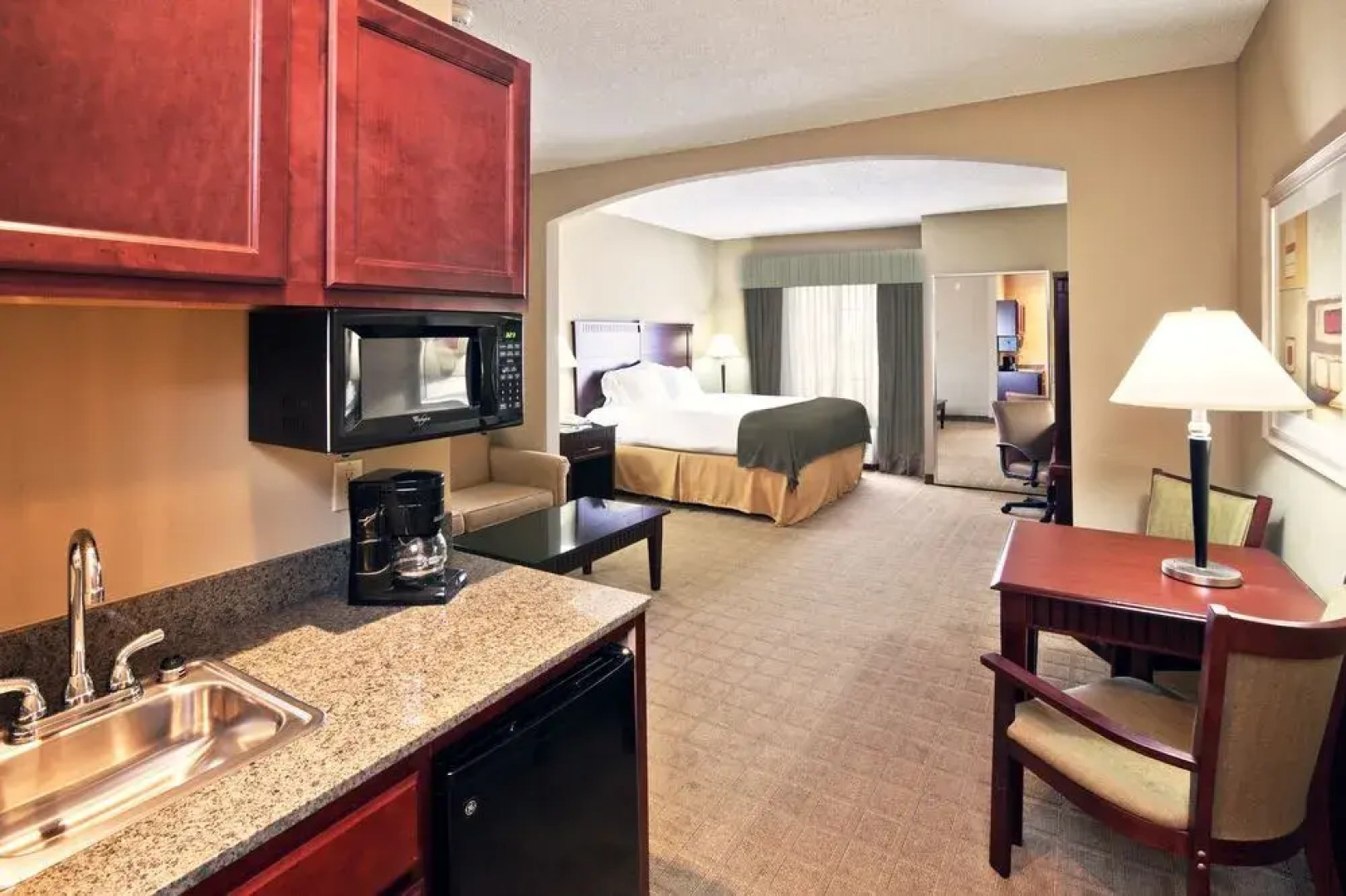 Holiday Inn Express Hotel & Suites Shawnee I-40