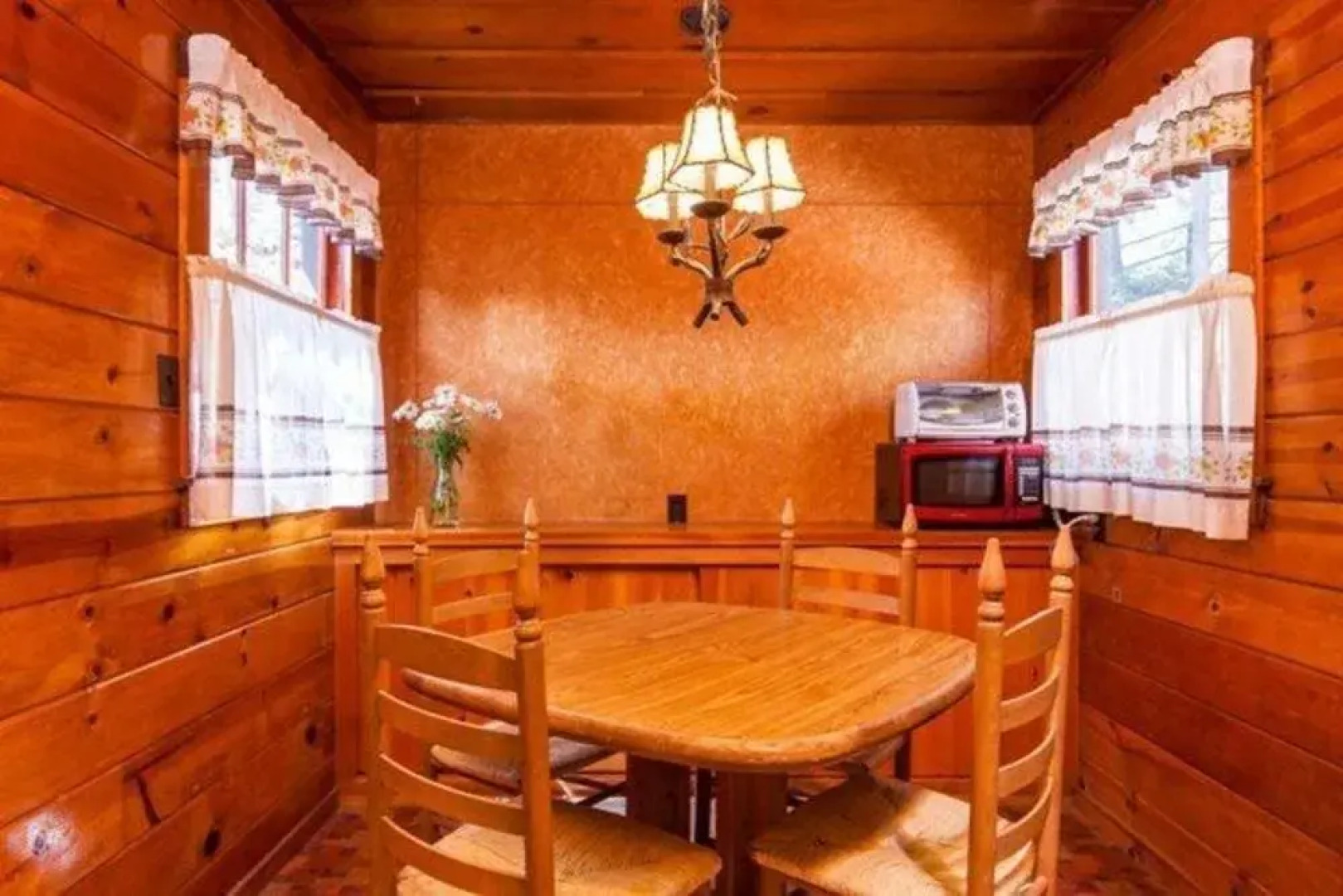 Couples Cove Lakefront Cabin by RedAwning