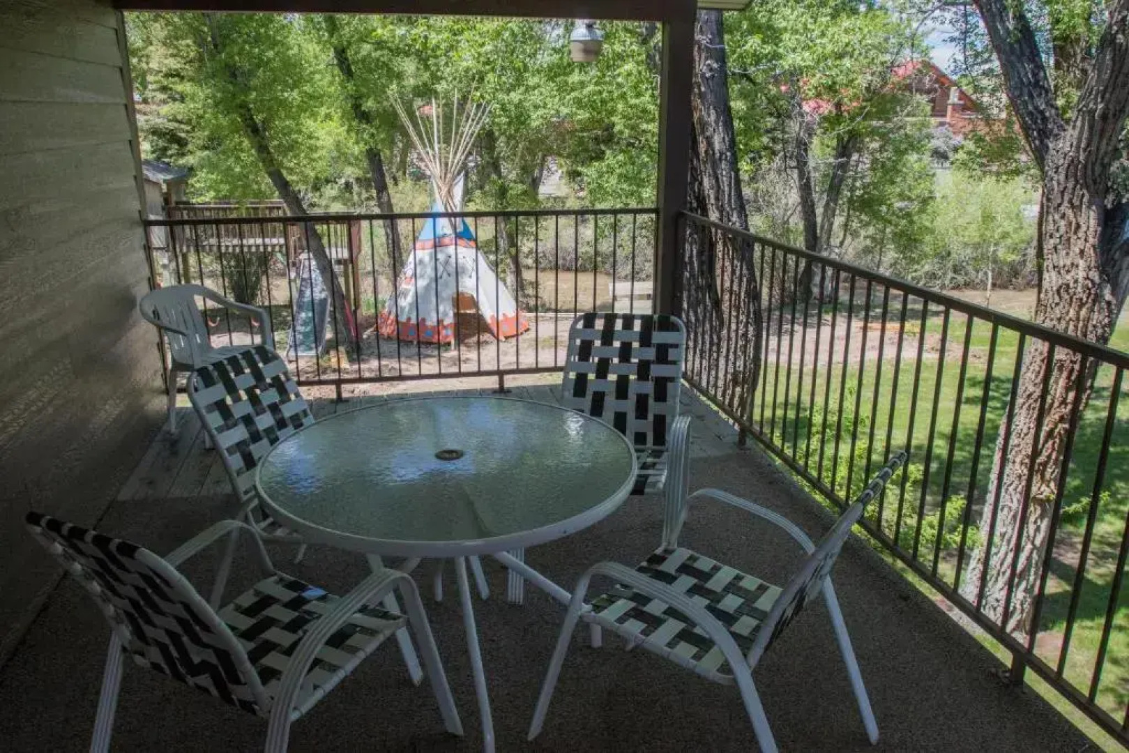 Stagecoach Inn & Suites