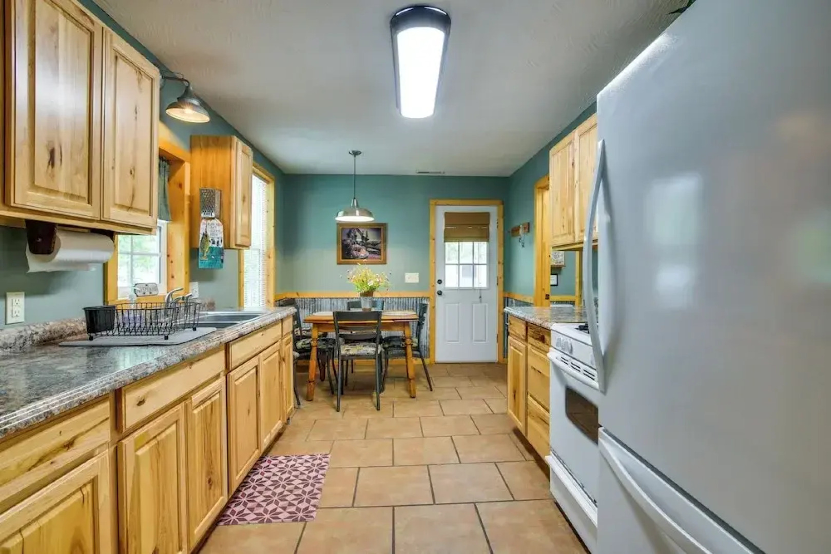 Bull Shoals Lake Home w/ Porch - Steps to Water!