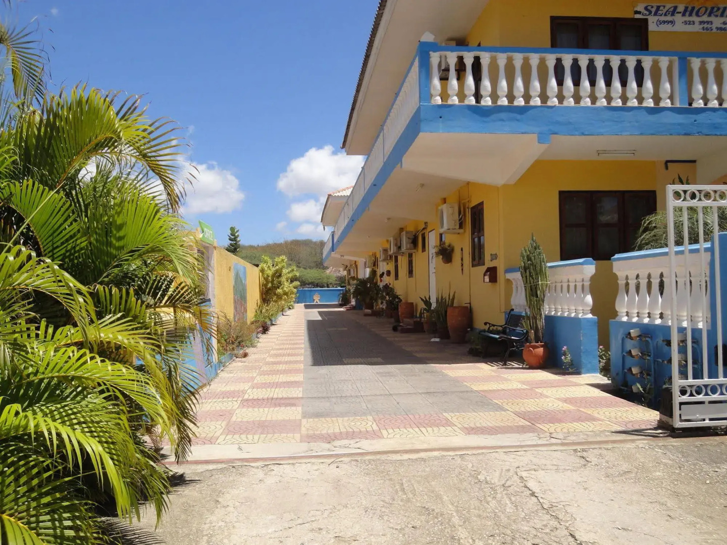 Sea Horizon Apartments (across from Mambo Beach)