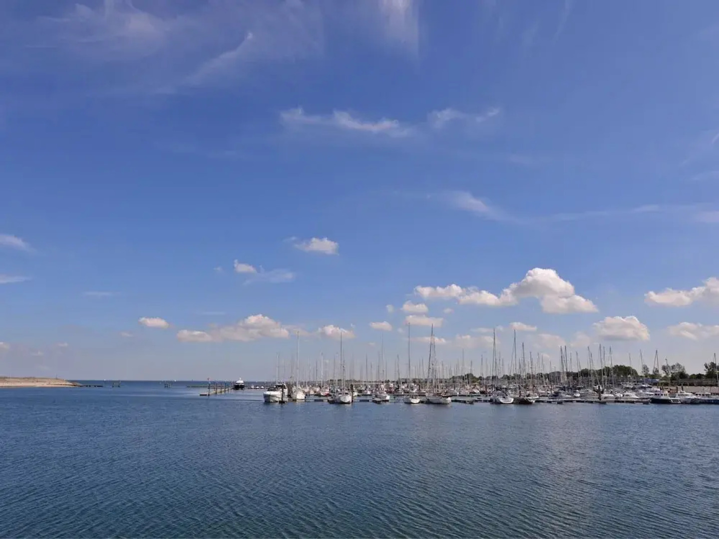 Detached bungalow for 5 people with a beautiful view of the marina