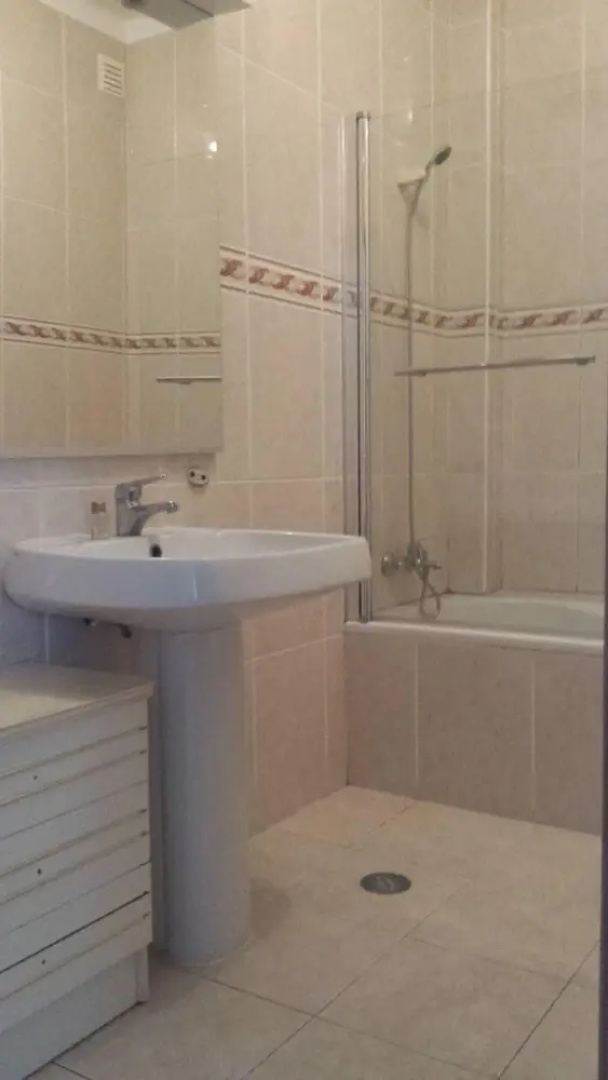Lovely 4-bed Apartment in Estombar