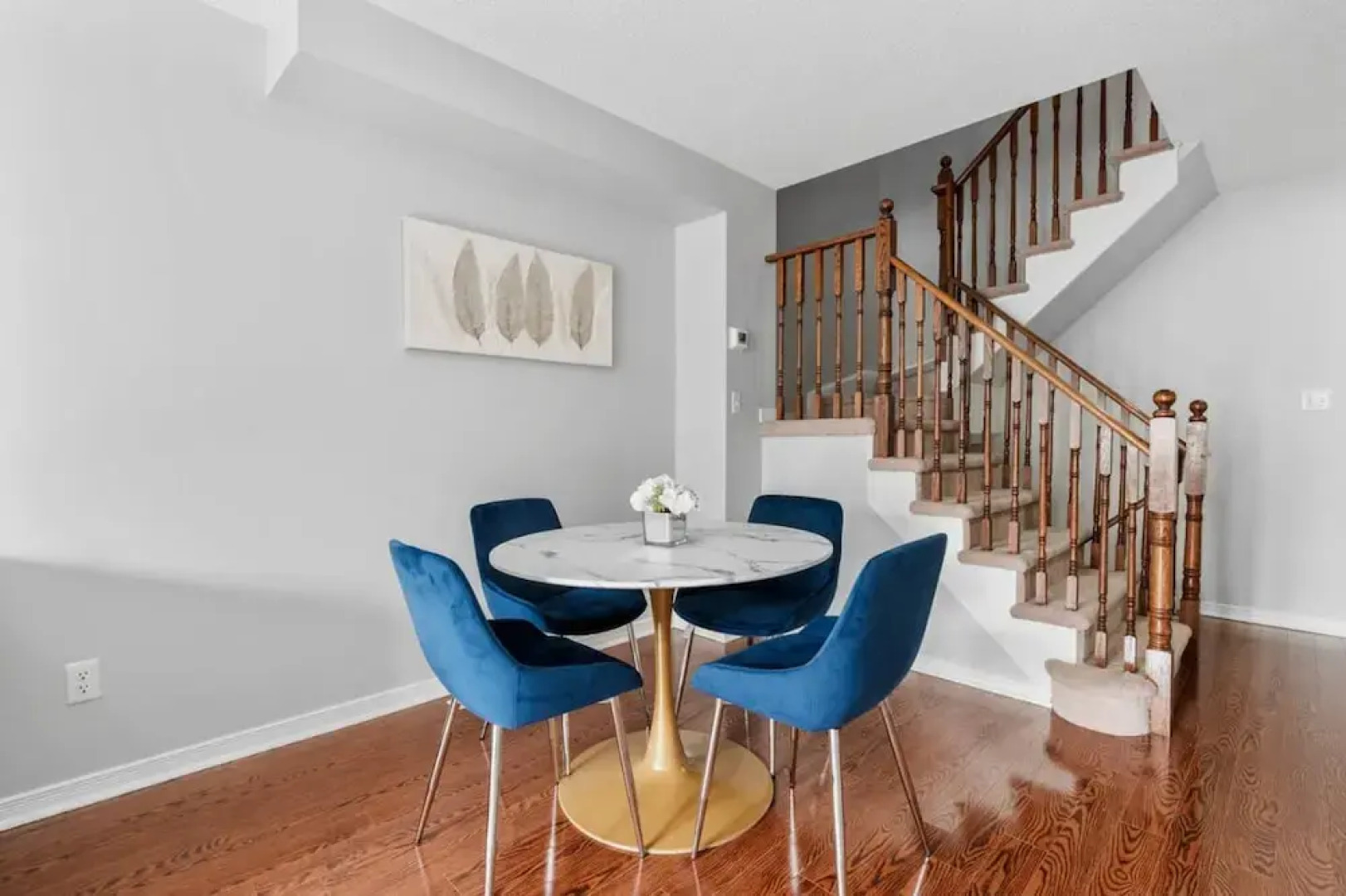 Contemporary 3BR Townhouse in Ajax Cozy Central