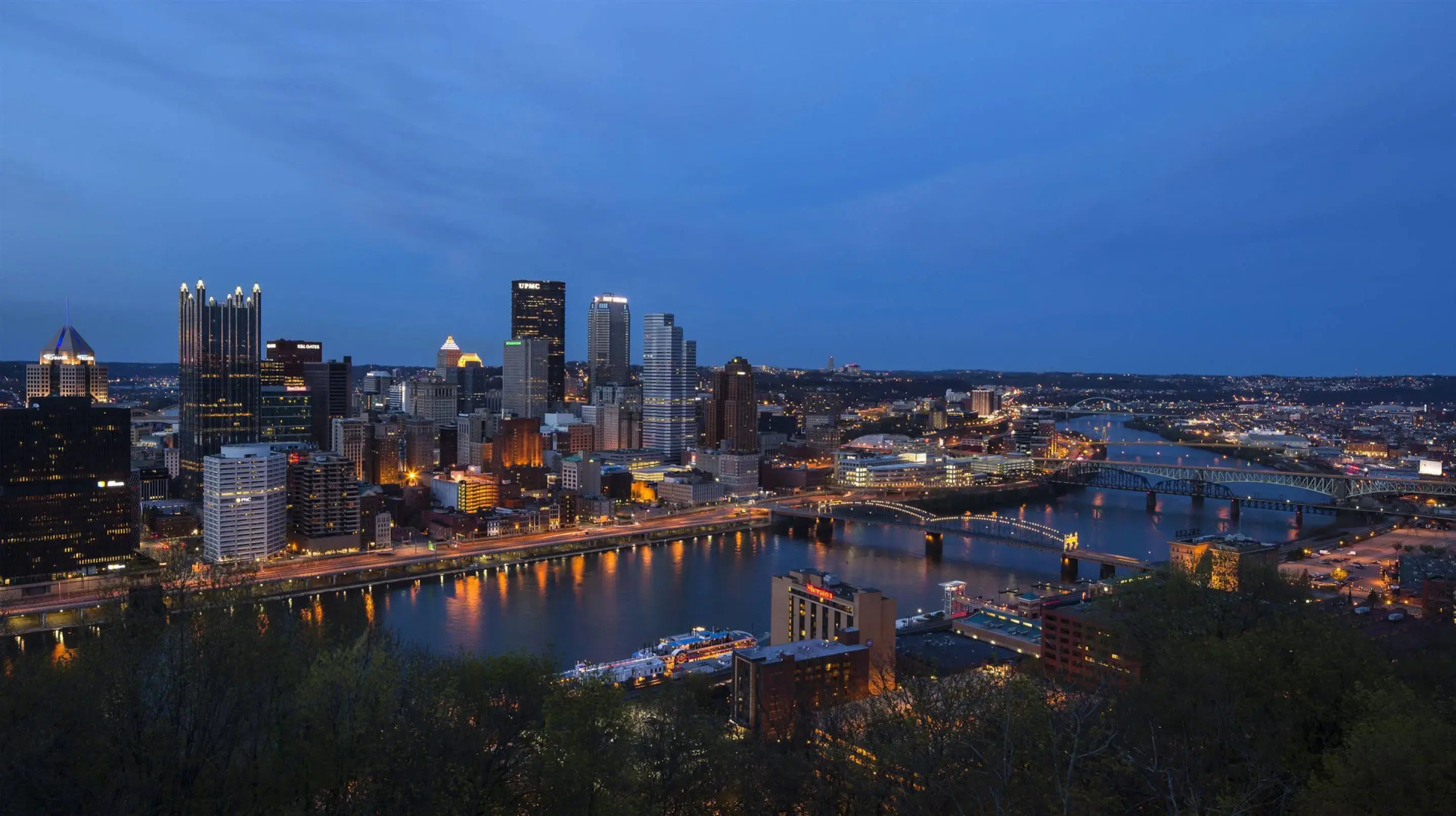 Sheraton Pittsburgh Hotel at Station Square