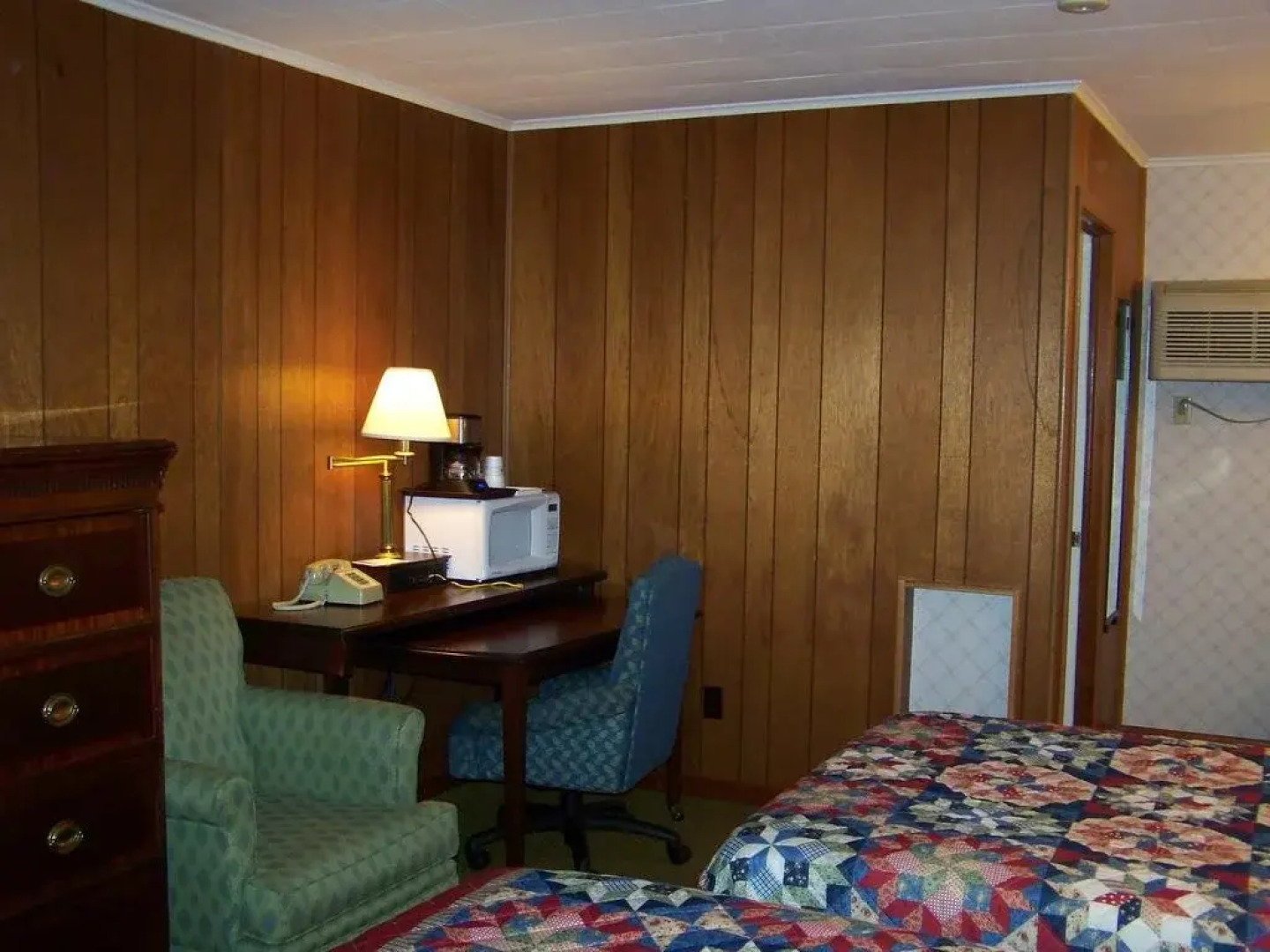 Golden Knight Inn and Suites