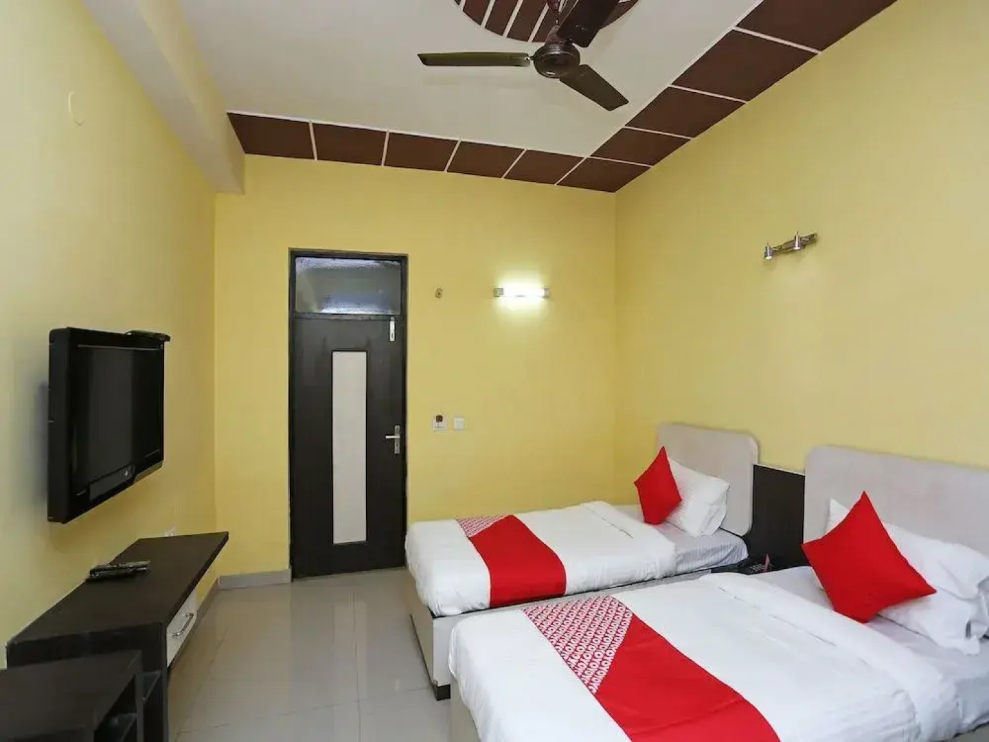 OYO 16103 Hotel Neelkanth