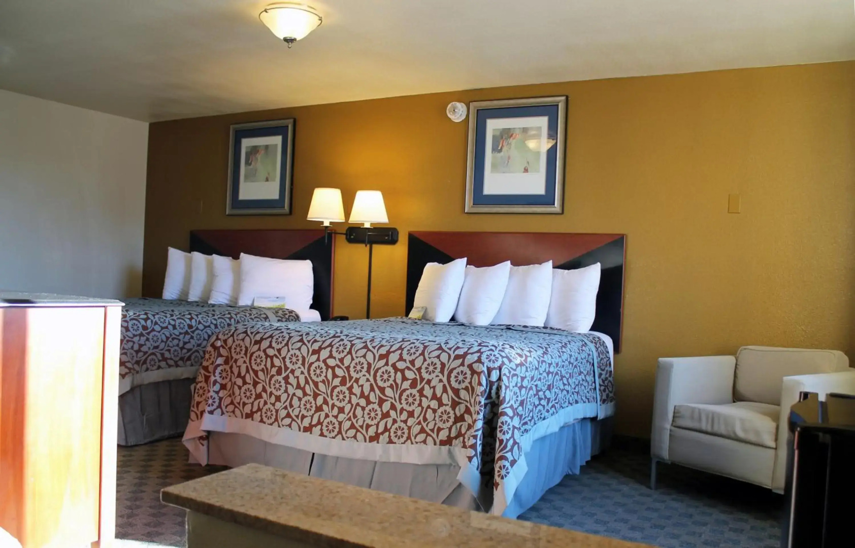 Rose City Inn & Suites