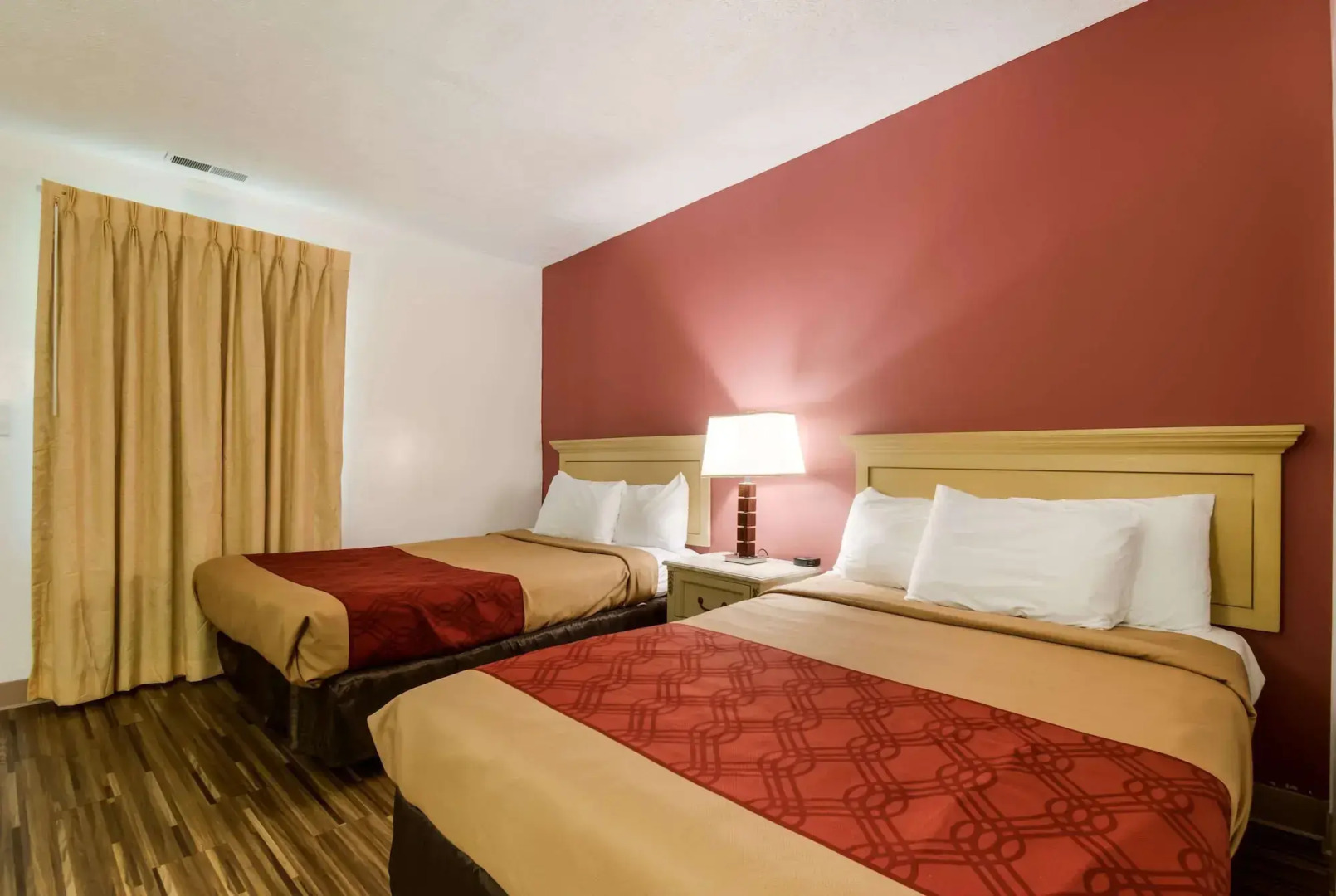 Econo Lodge Inn & Suites Lake Harmony - Pocono Mountains Area