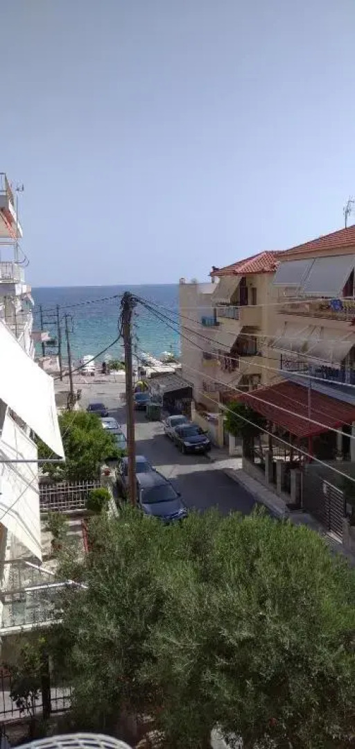 Thomas House near the beach