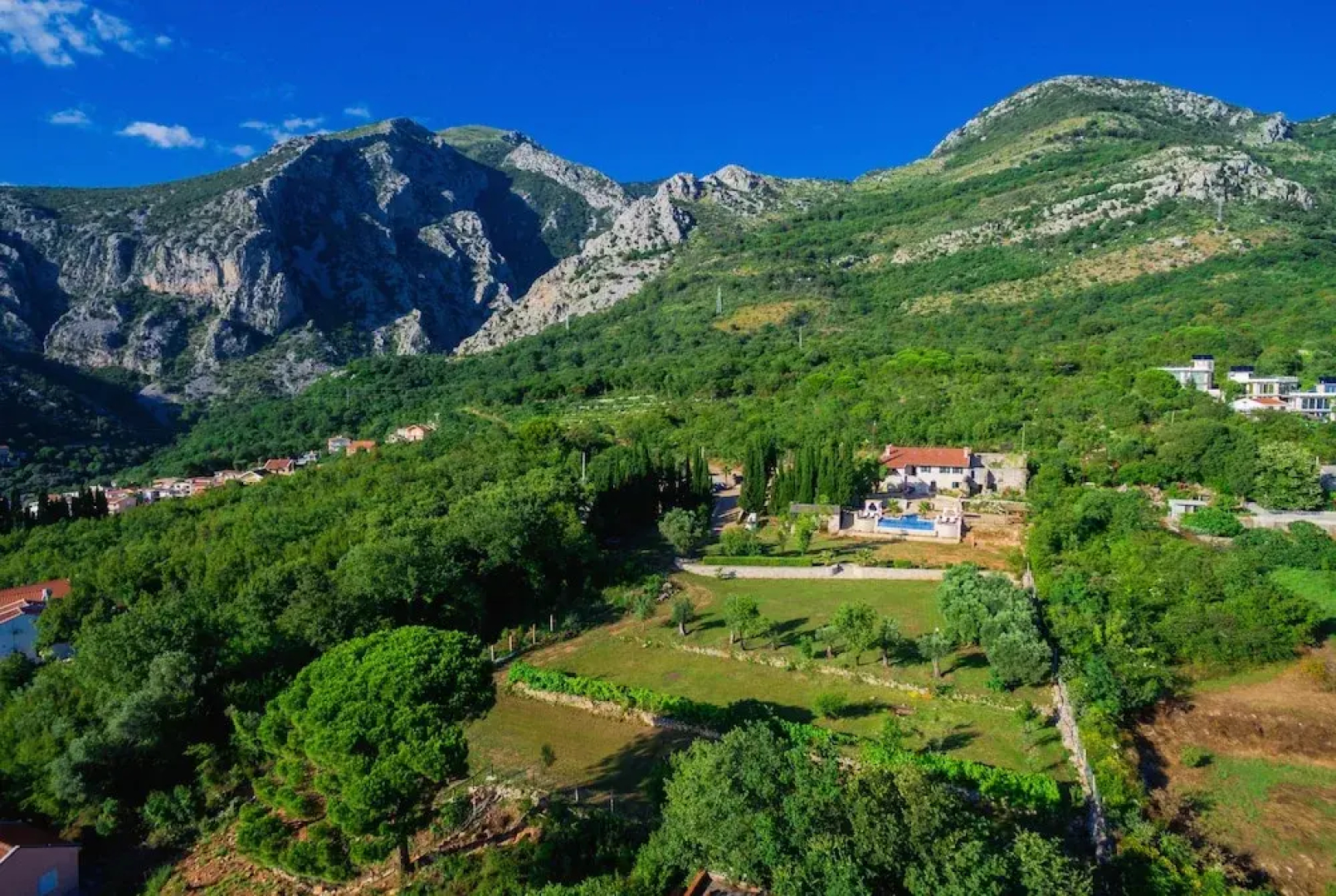 Talici Hill - Rustic Villas