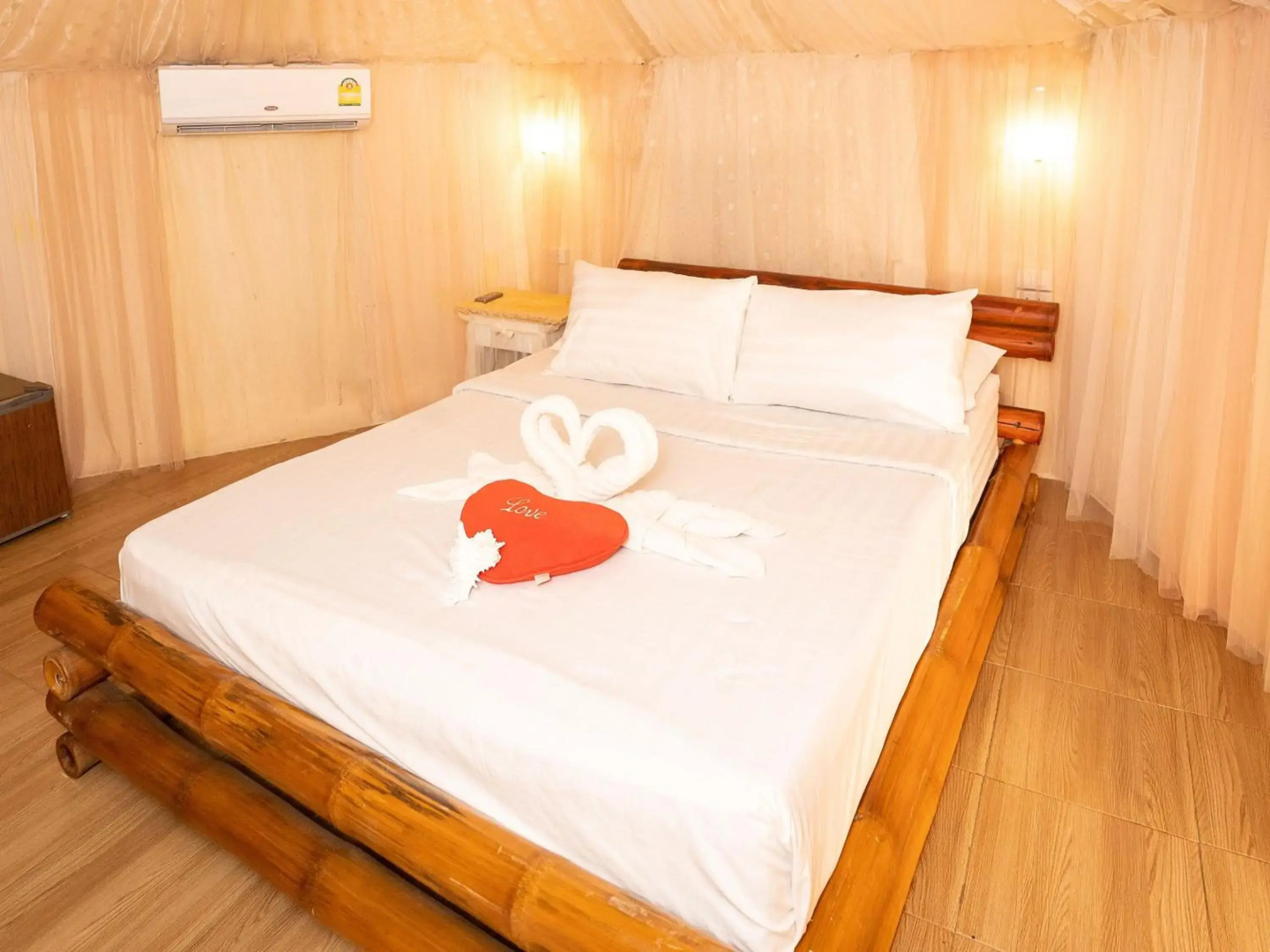 Paree Hut Resort Koh Sichang