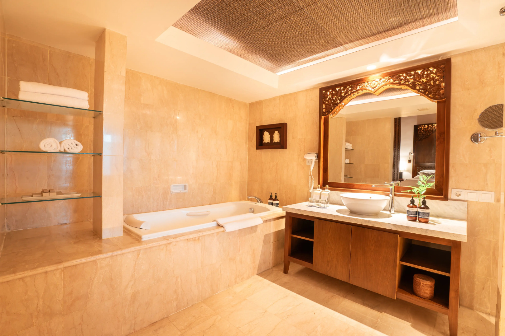 Курорт Ramayana Suites & Resort