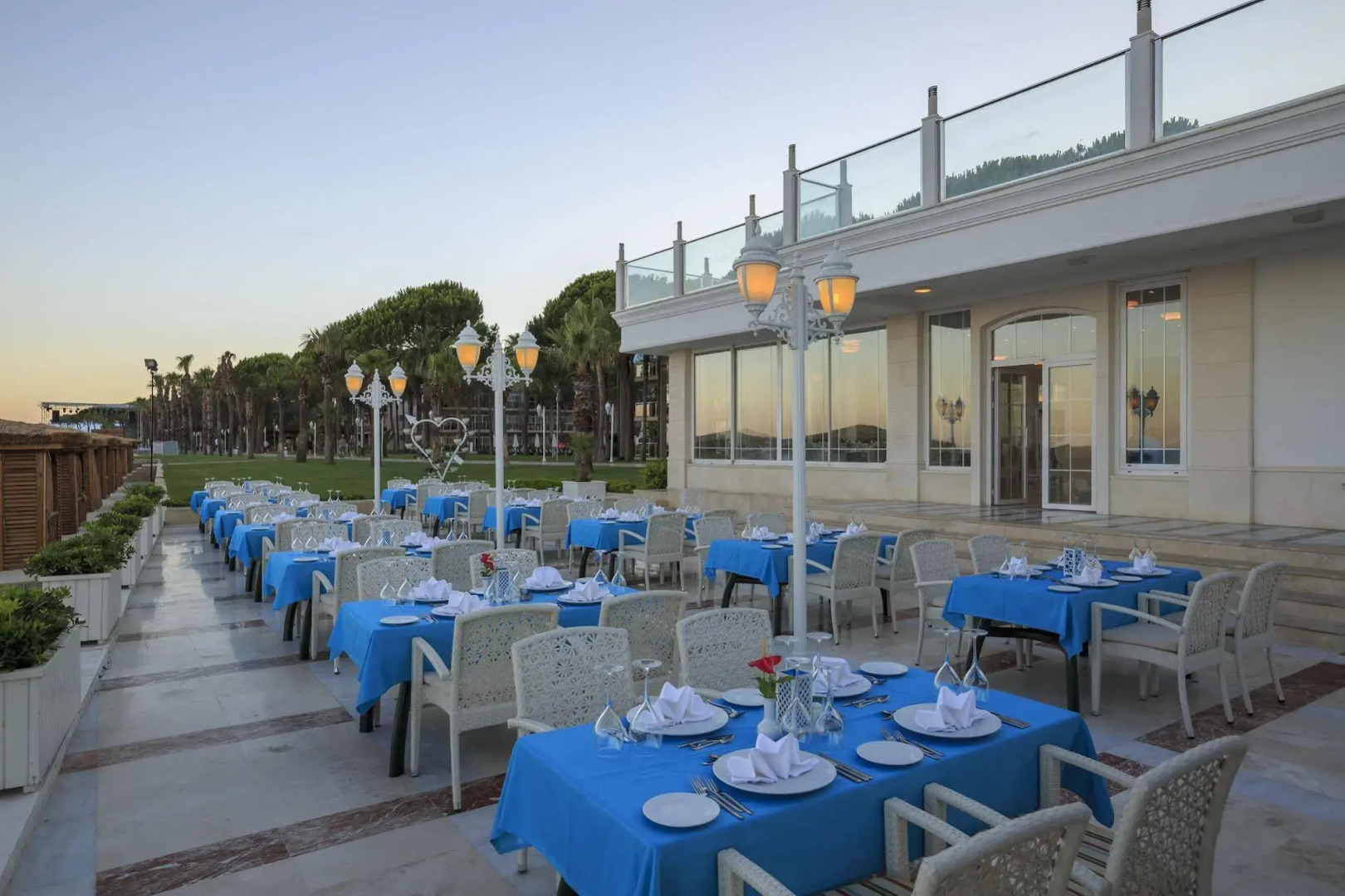 Dobedan World Palace