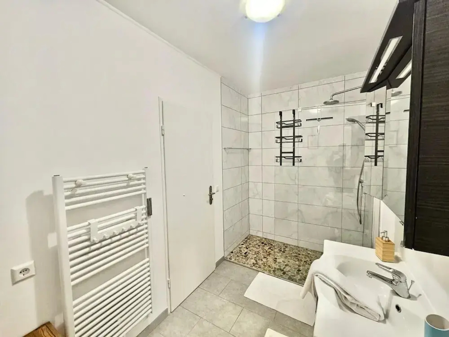 Charming 3 bedrooms with a cozy terrace