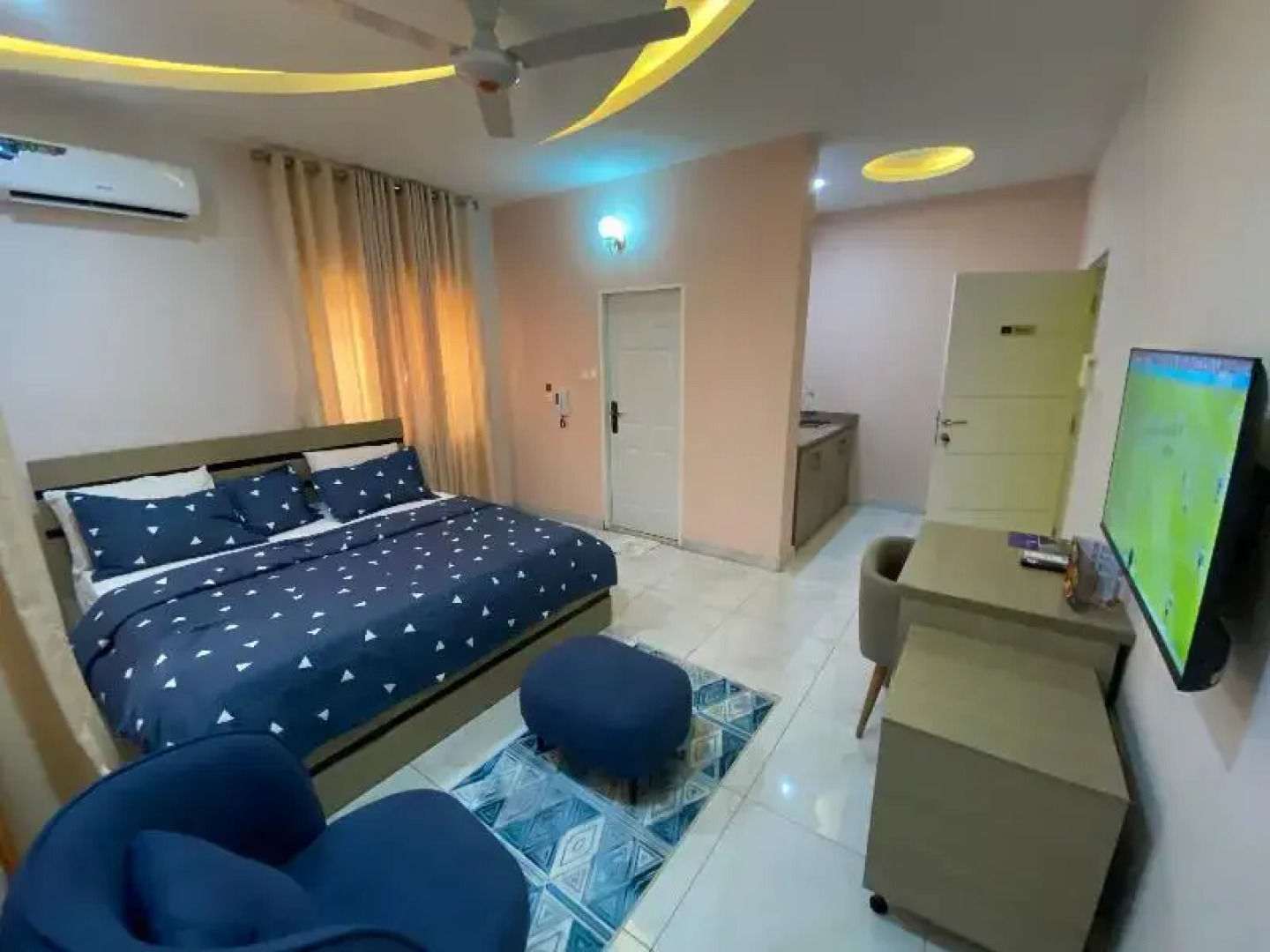 C7 Hazelwood Residence & Suites