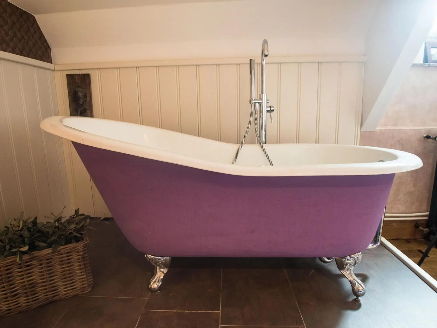 Magnificent Luxury Chateau in Vast Garden with Sauna & Hot Tubs